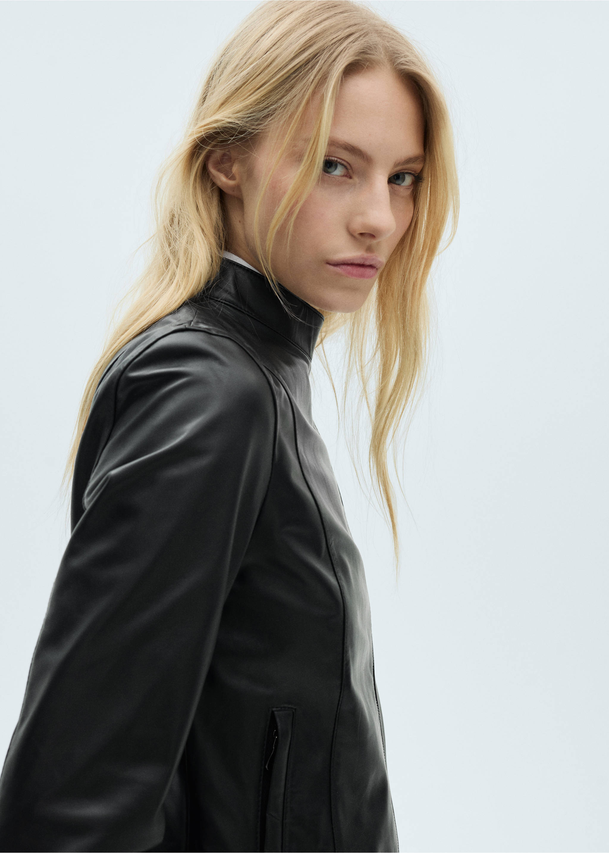 Fitted leather jacket with zip - Details of the article 2, Black. Ref: 87060449-00.