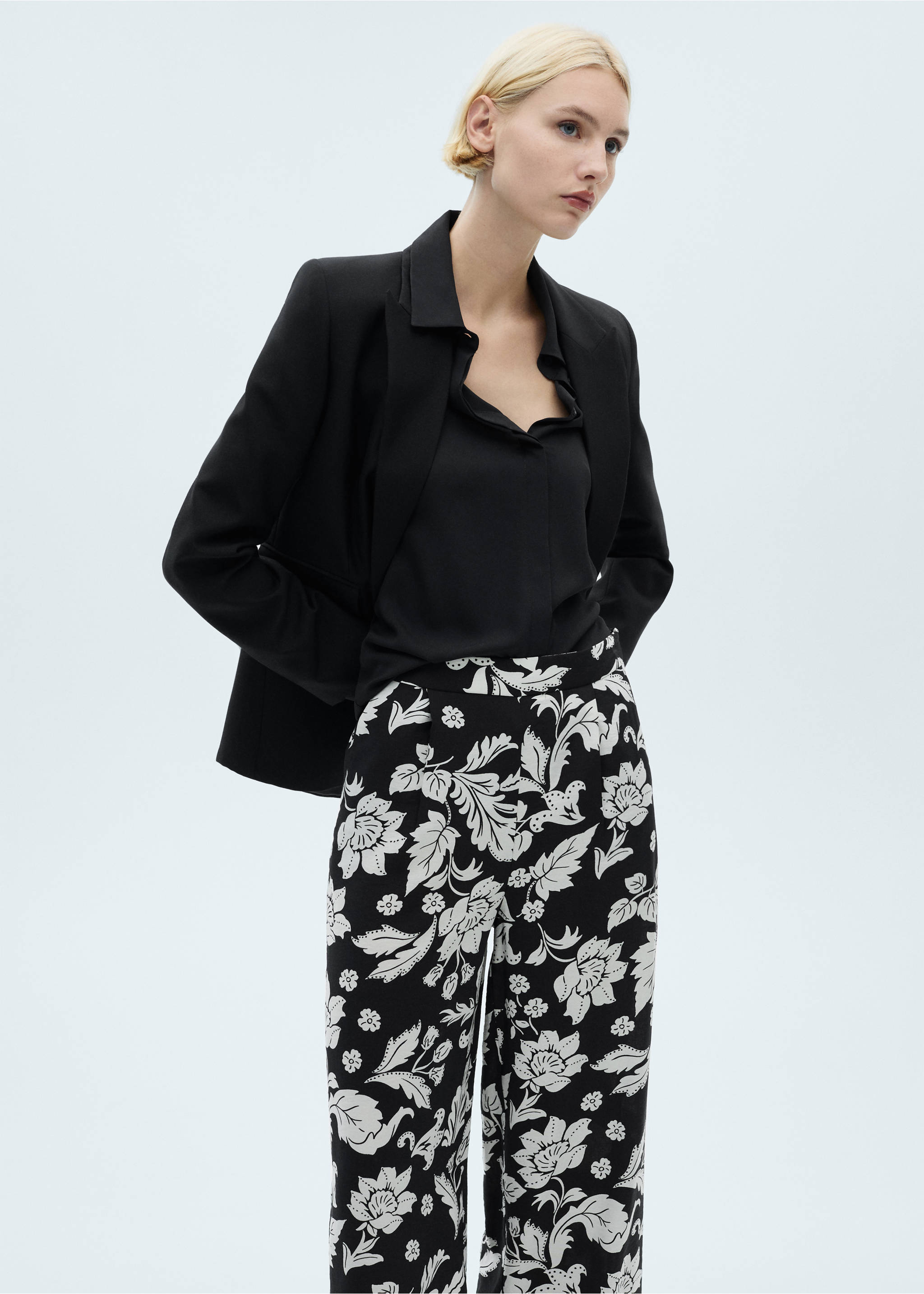 Floral print straight trousers - Details of the article 2, Black. Ref: 87060580-00.