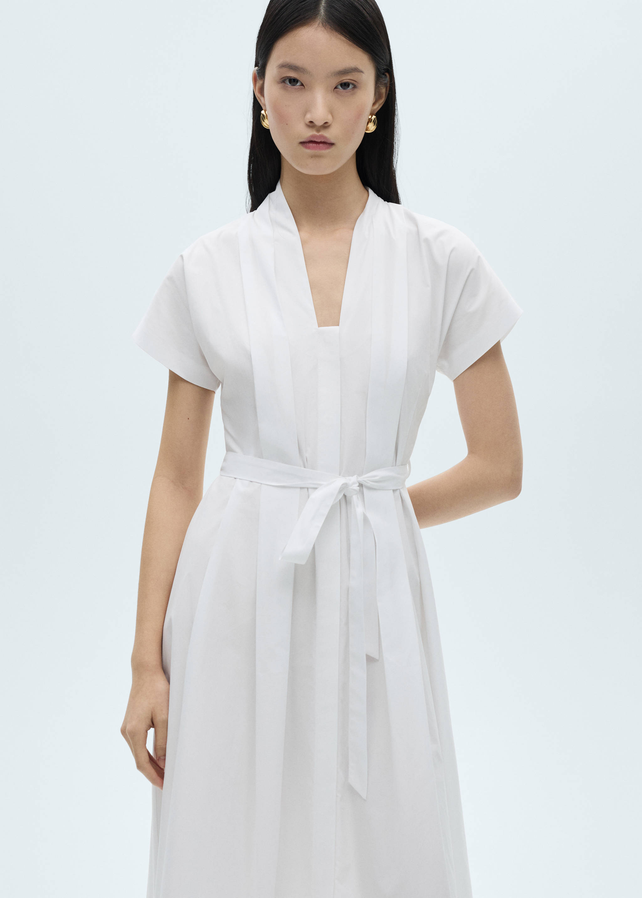 Vestido pliegues lazo - Plano medio