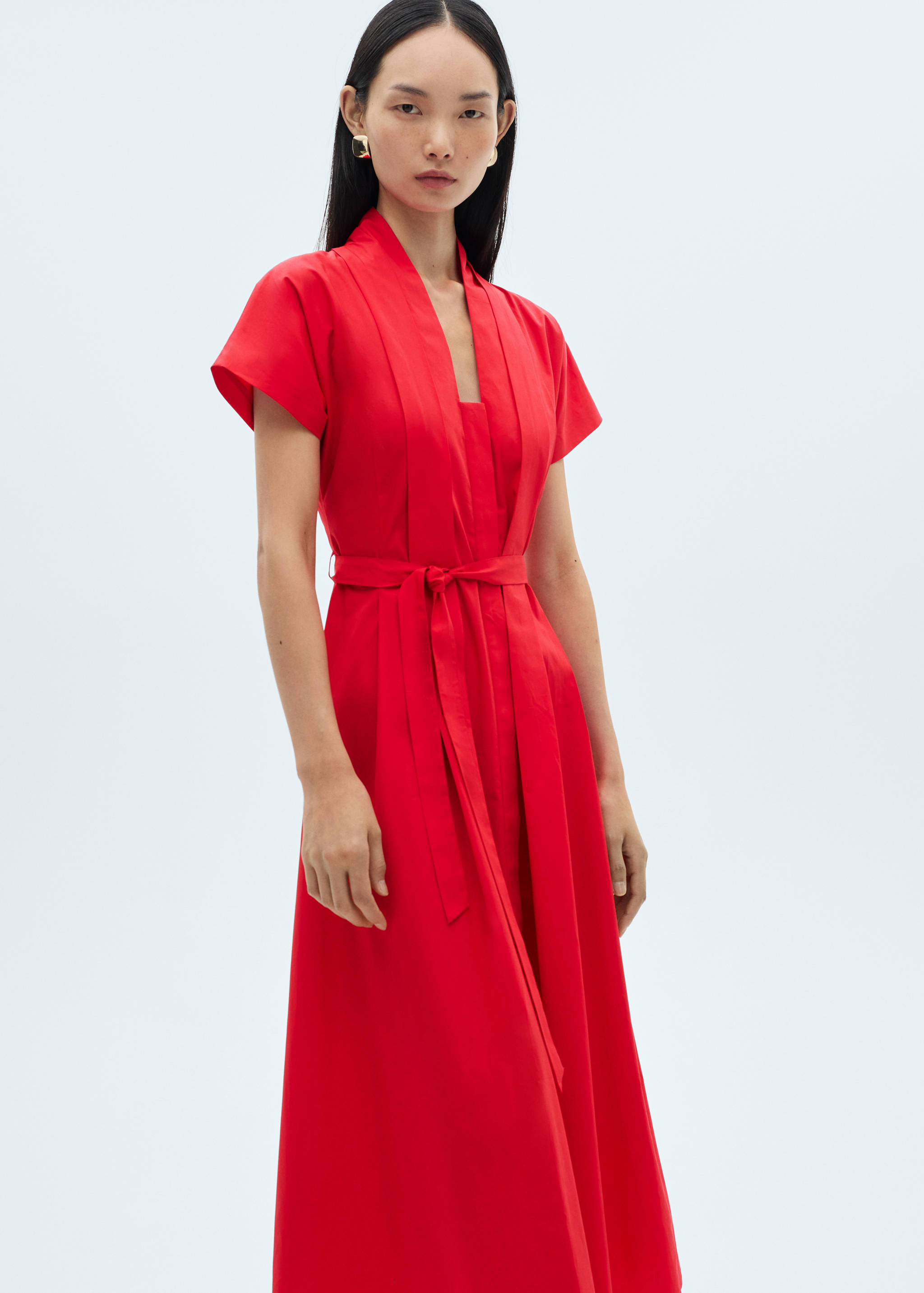 Robe plissée nœud - Plan moyen
