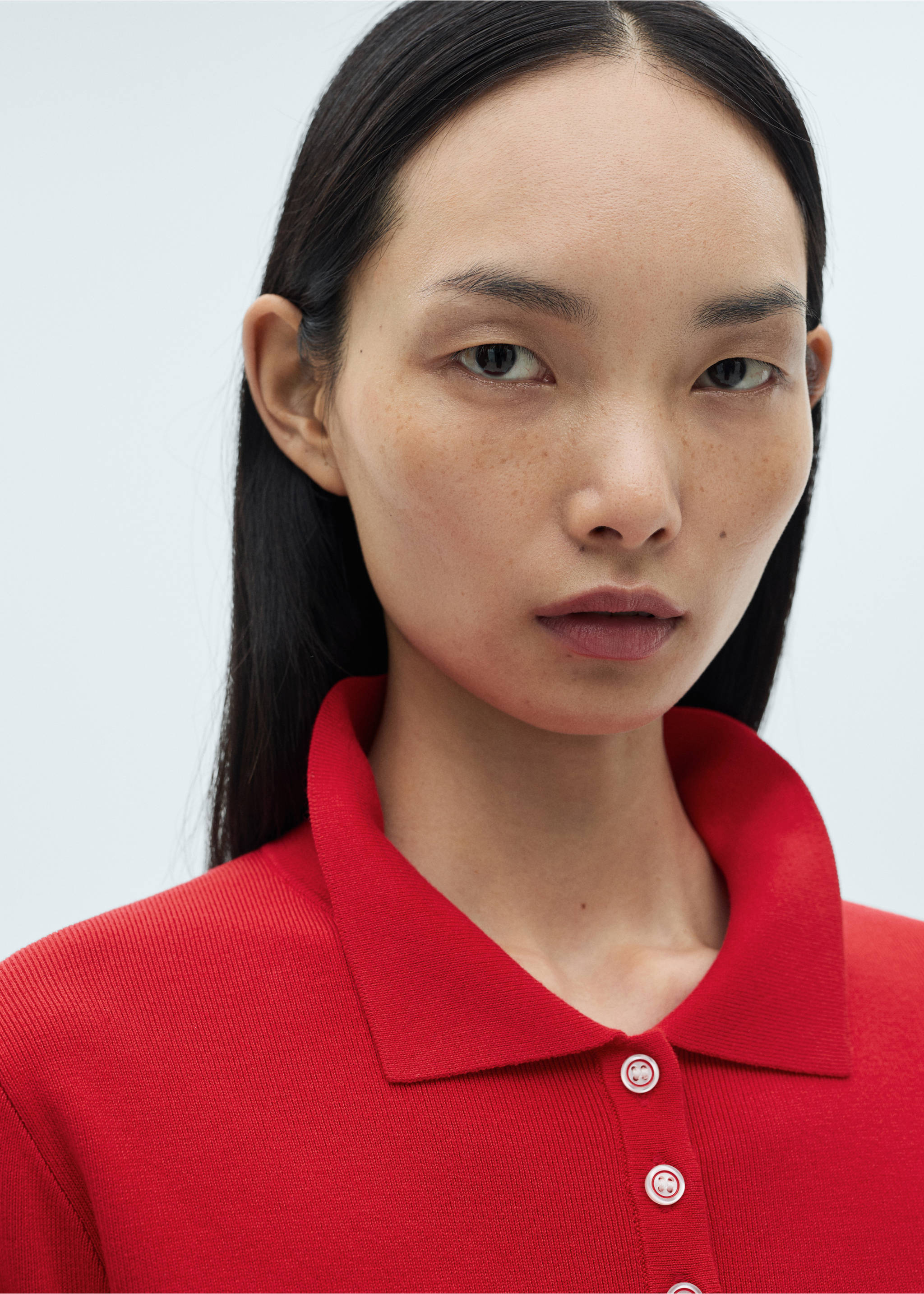 Cropped knitted polo shirt - Details of the article 1, Red. Ref: 87060586-00.