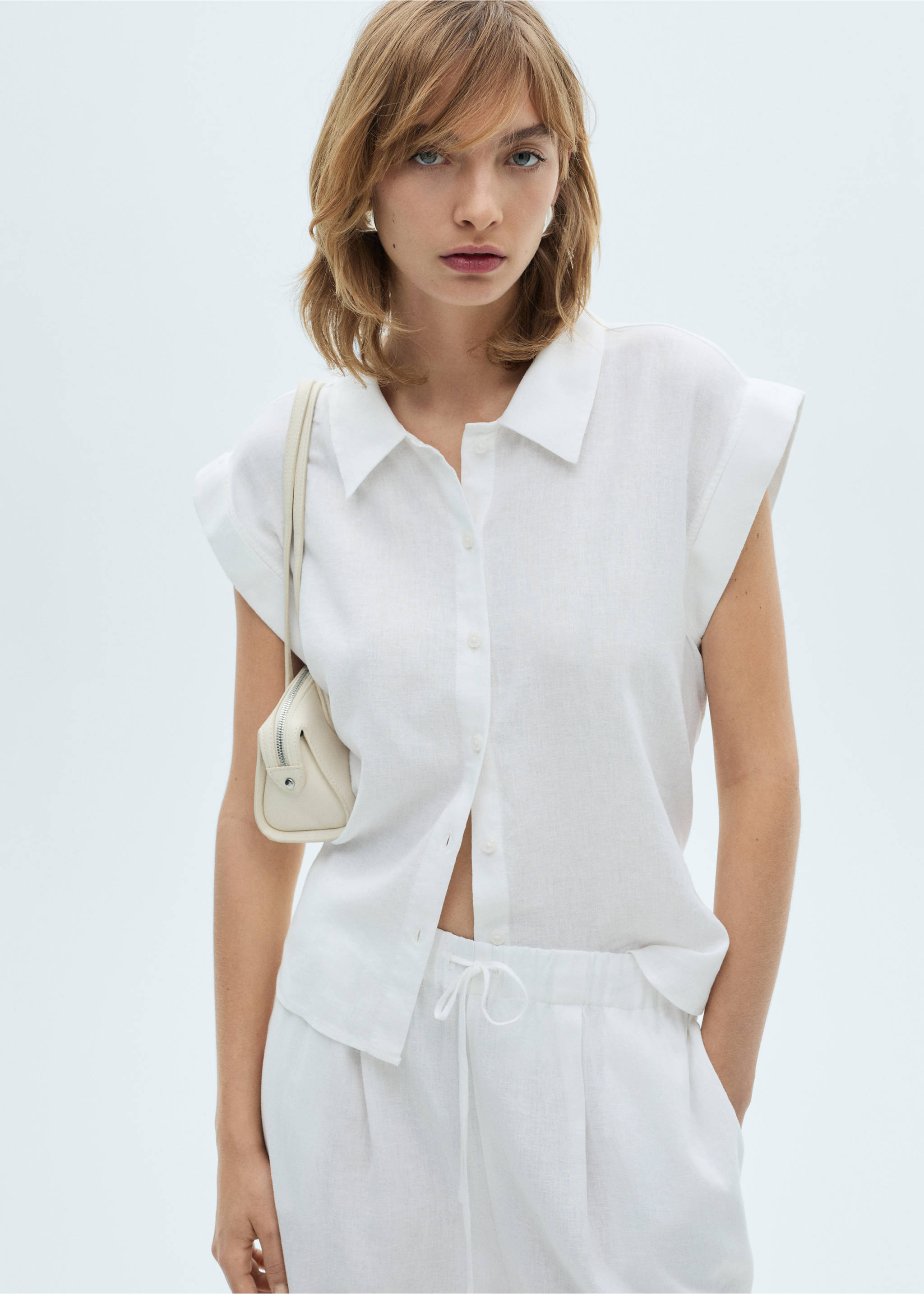 Flowing linen blouse - Medium plane, White. Ref: 87060590-00.