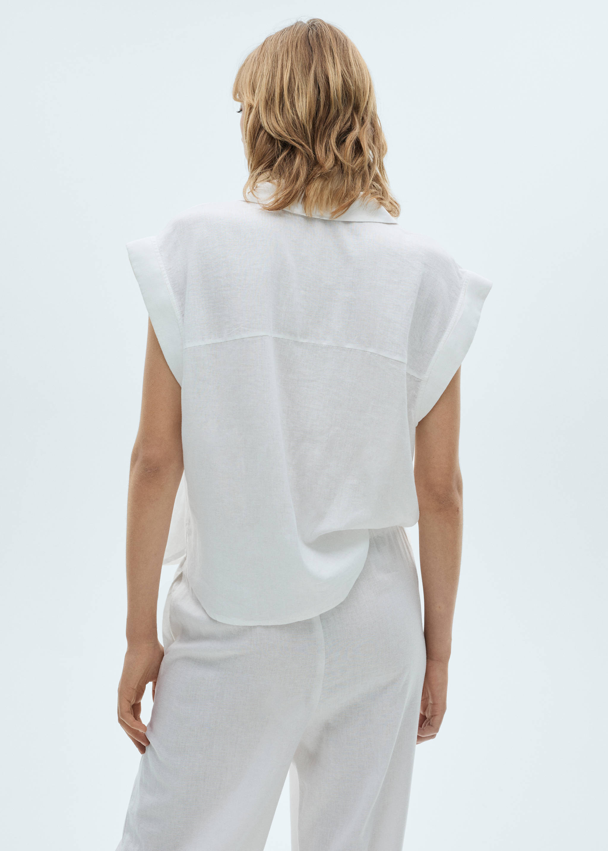 Flowing linen blouse - Reverse of the article