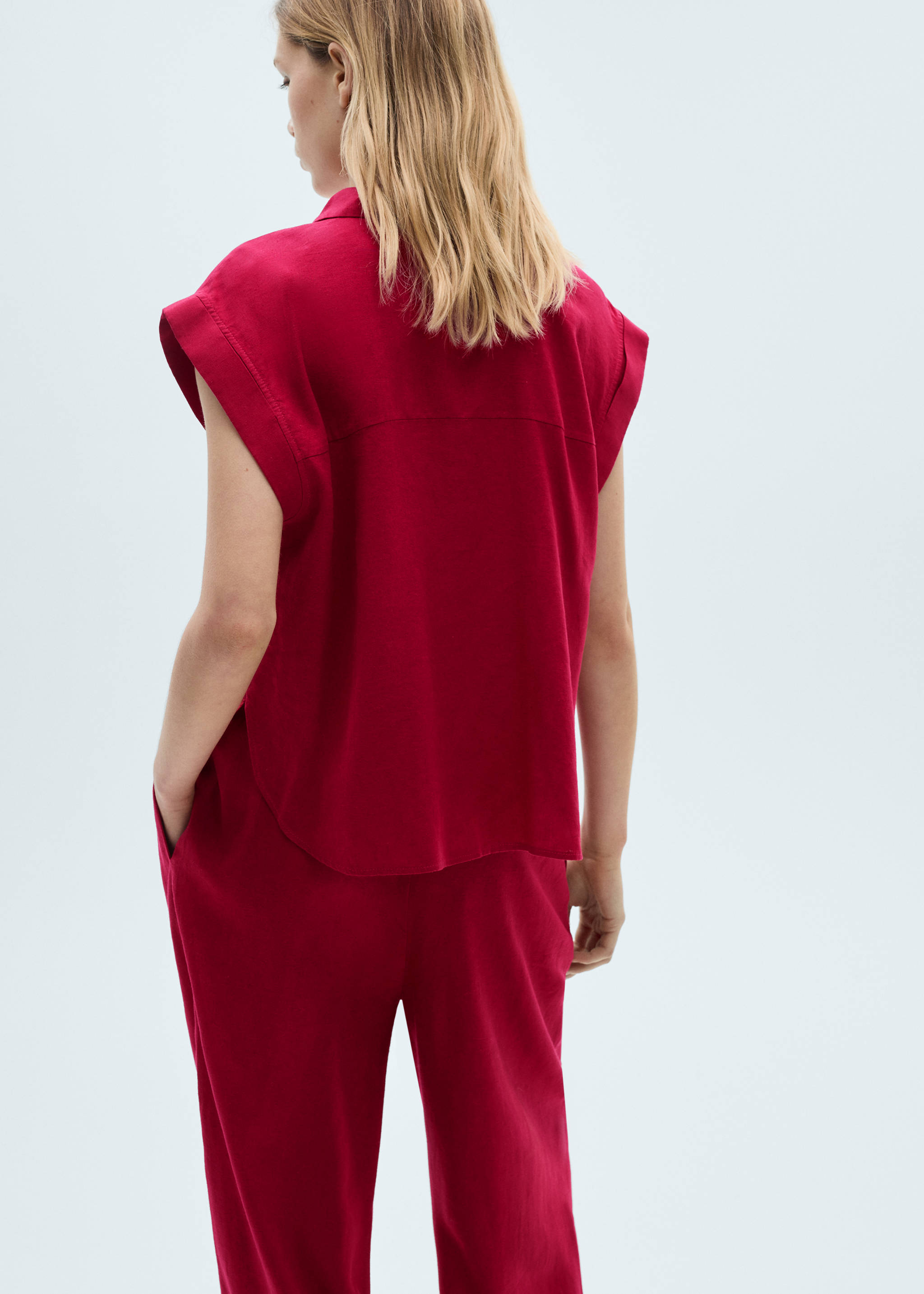 Flowing linen blouse - Reverse of the article