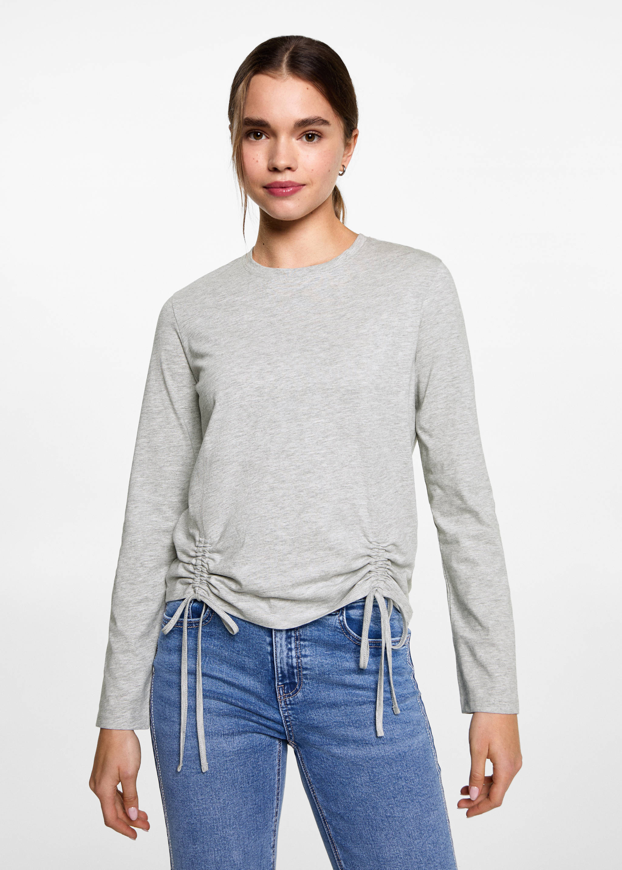 T-Shirt mit dekorativen Raffdetails - Mittlere Ansicht