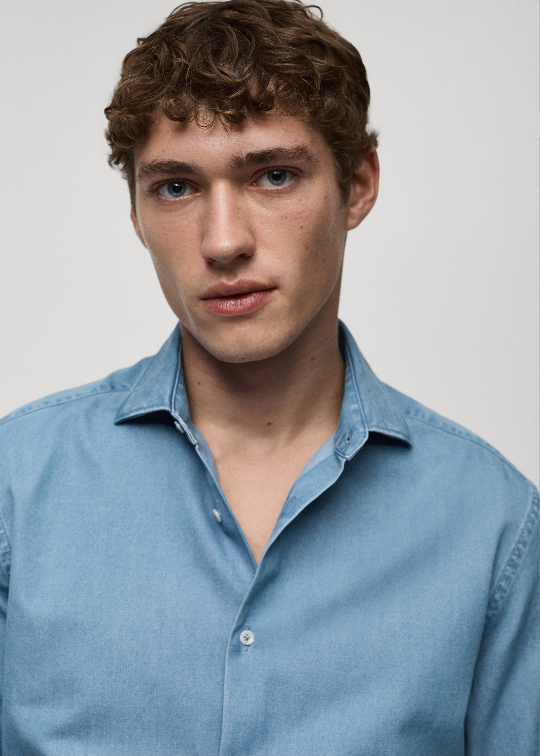 Camisa chambray 100% algodón - Detalle del artículo 1, Azul claro. Ref: 87060597-00.