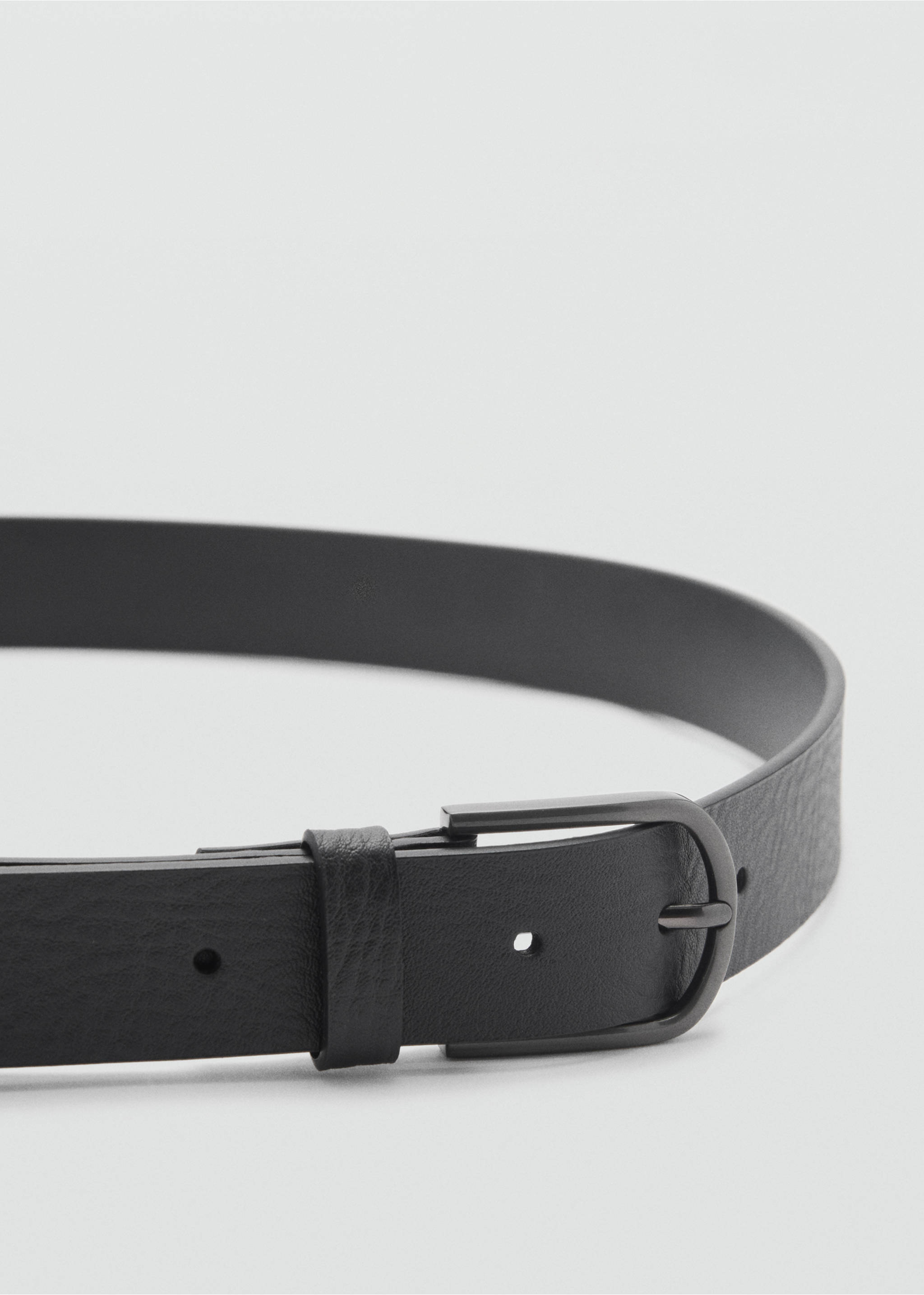 Pebbled leather belt - Details of the article 1, Black. Ref: 87060603-00.