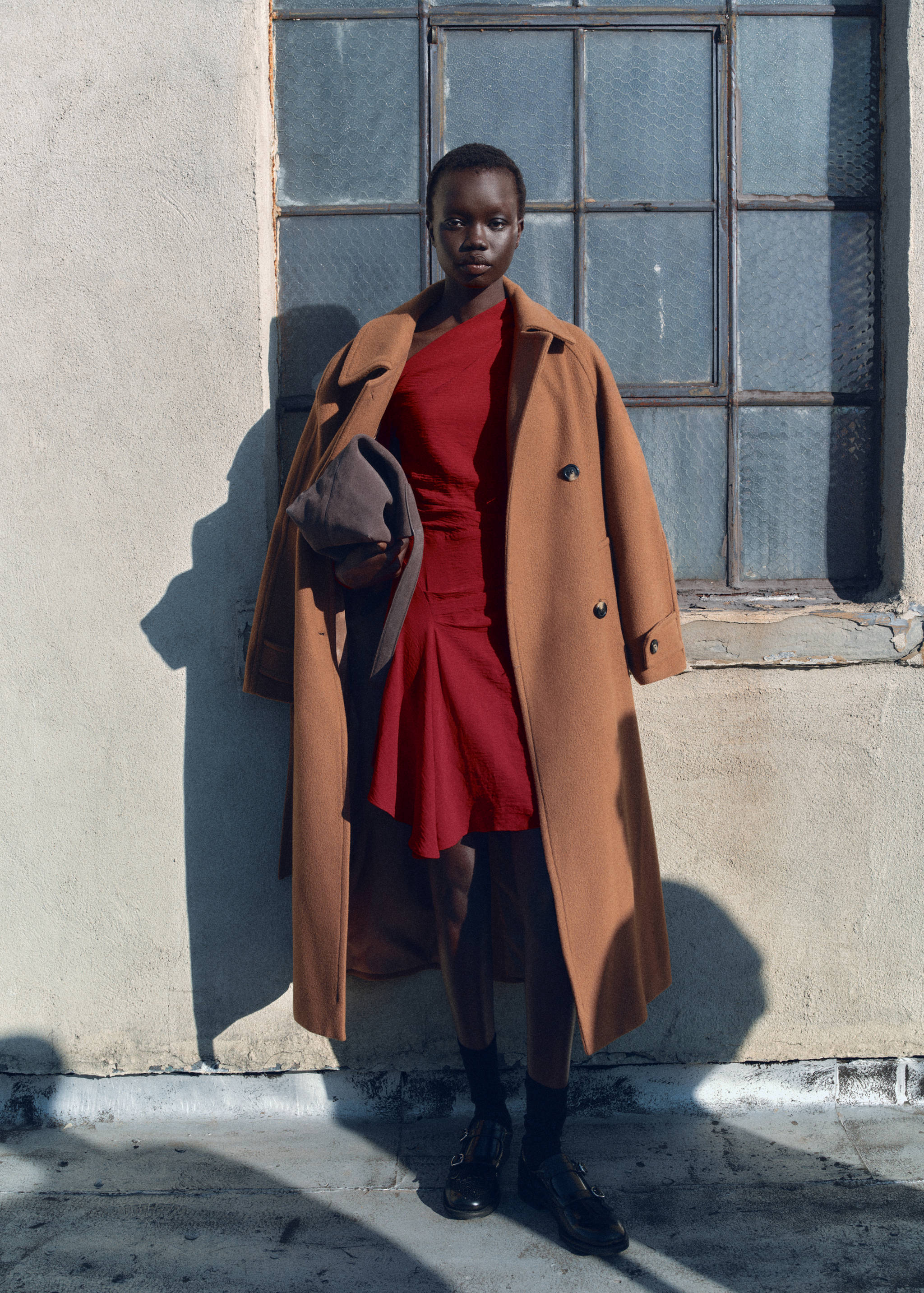 Robe asymétrique drapée - Plan général