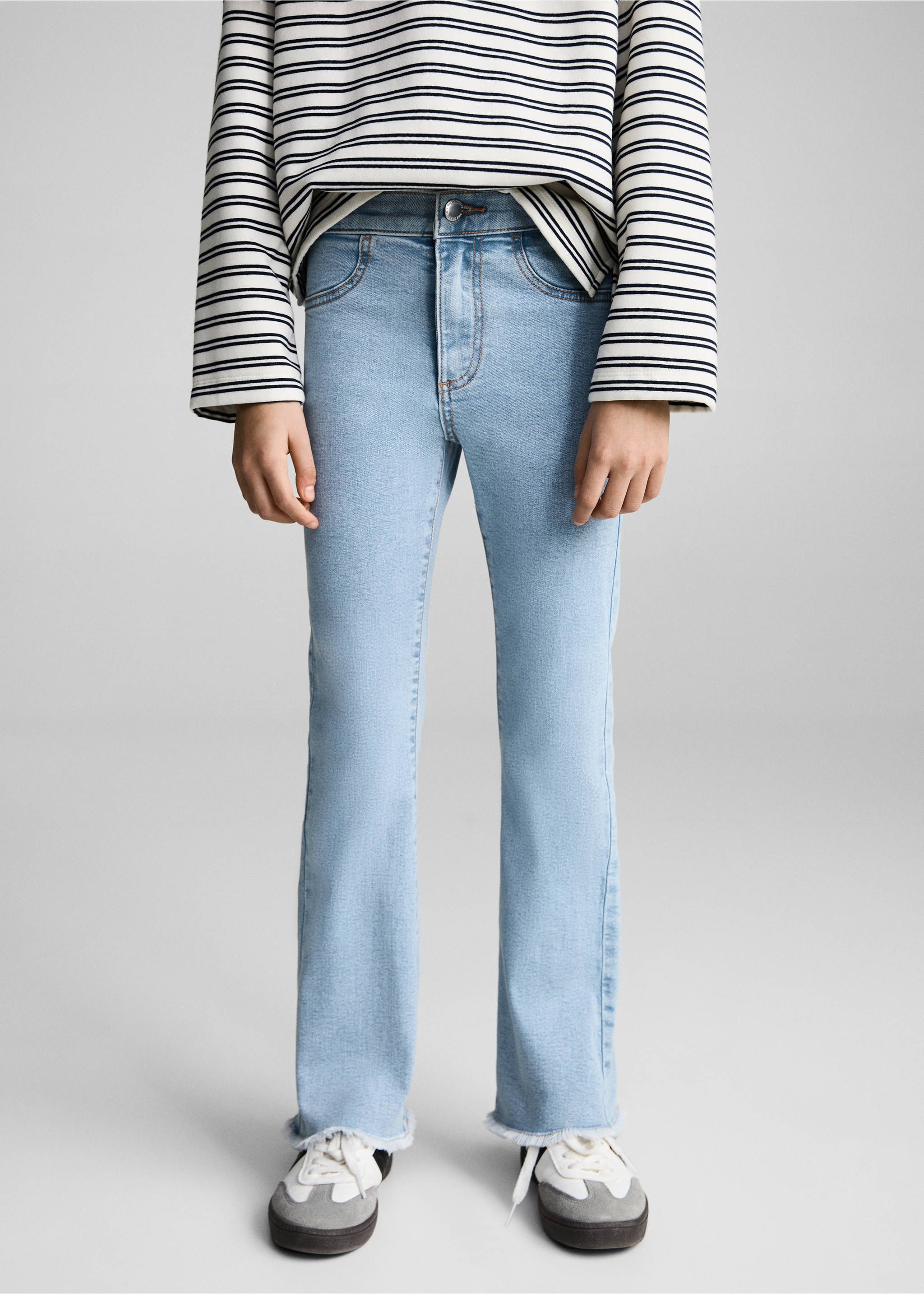 Trumpet jeans - Details of the article 6, Light Blue. Ref: 87060613-00.