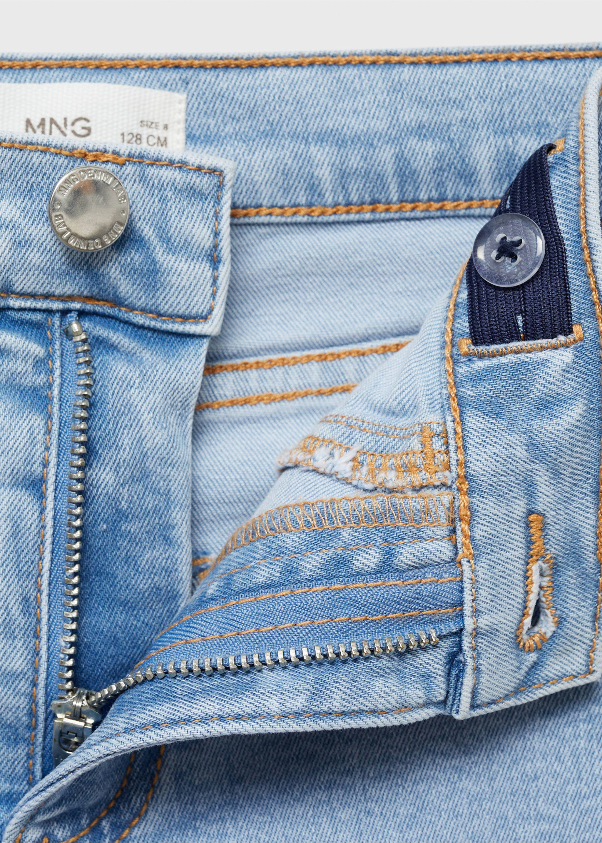 Trumpet jeans - Details of the article 8, Light Blue. Ref: 87060613-00.