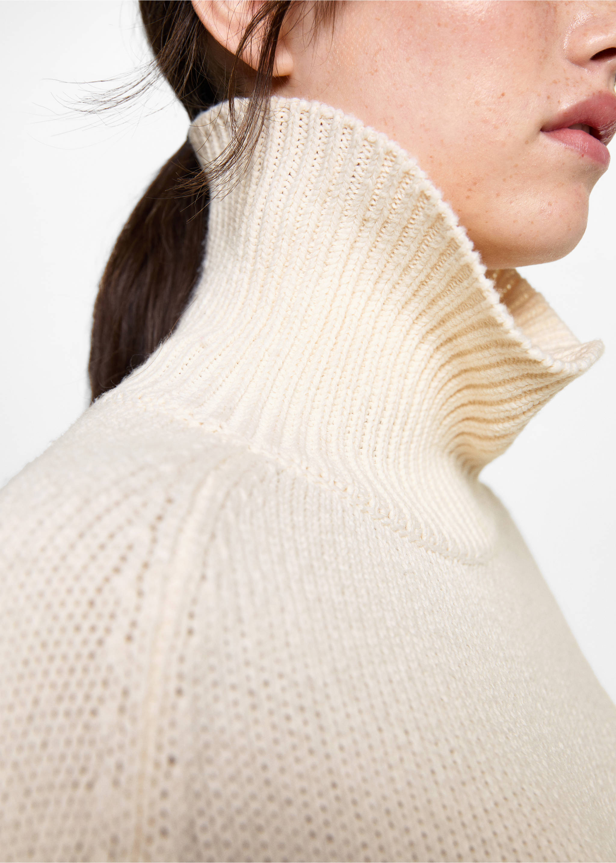 Knit poncho - Details of the article 3, Off White. Ref: 87060616-00.