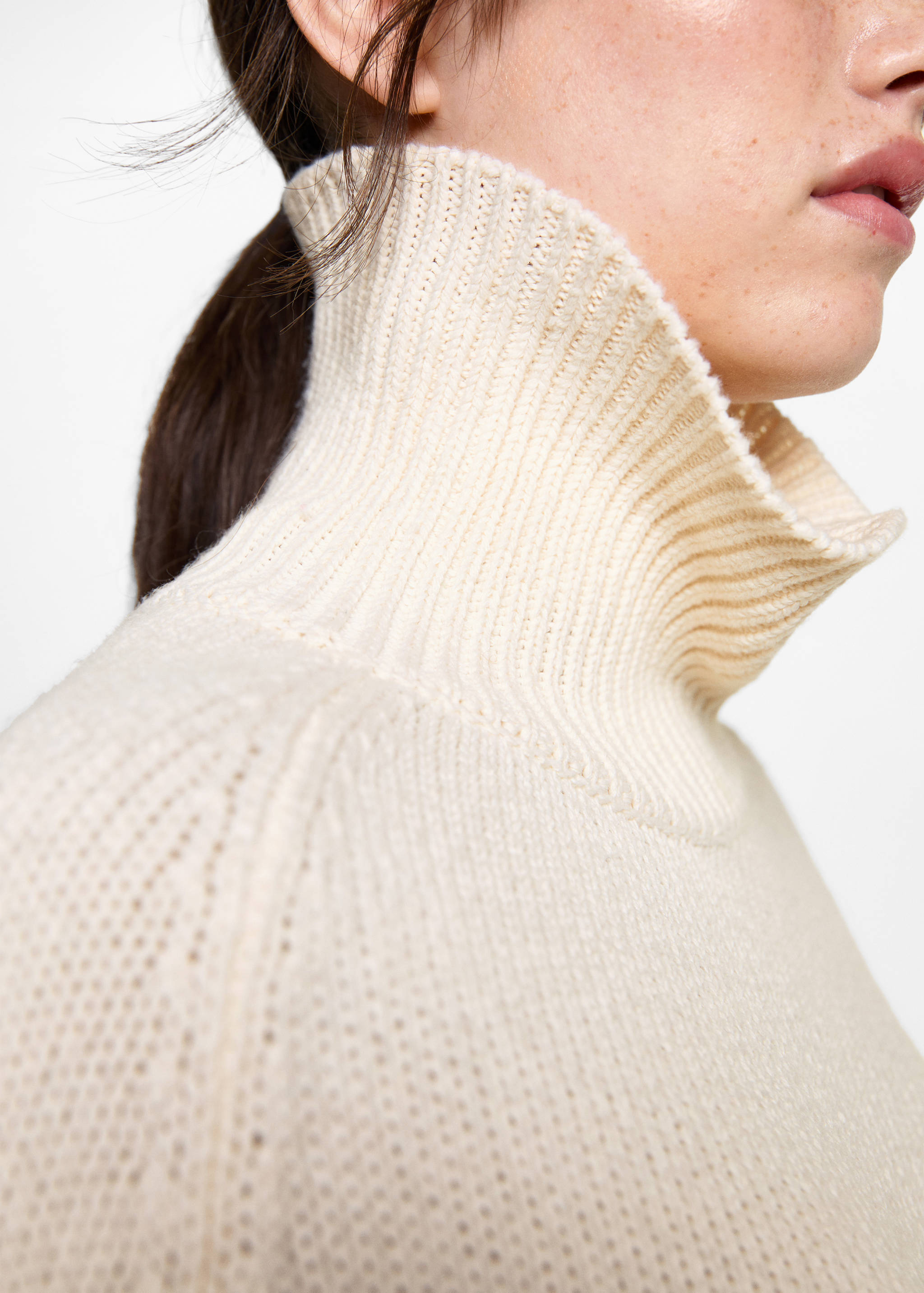 Knit poncho - Details of the article 3