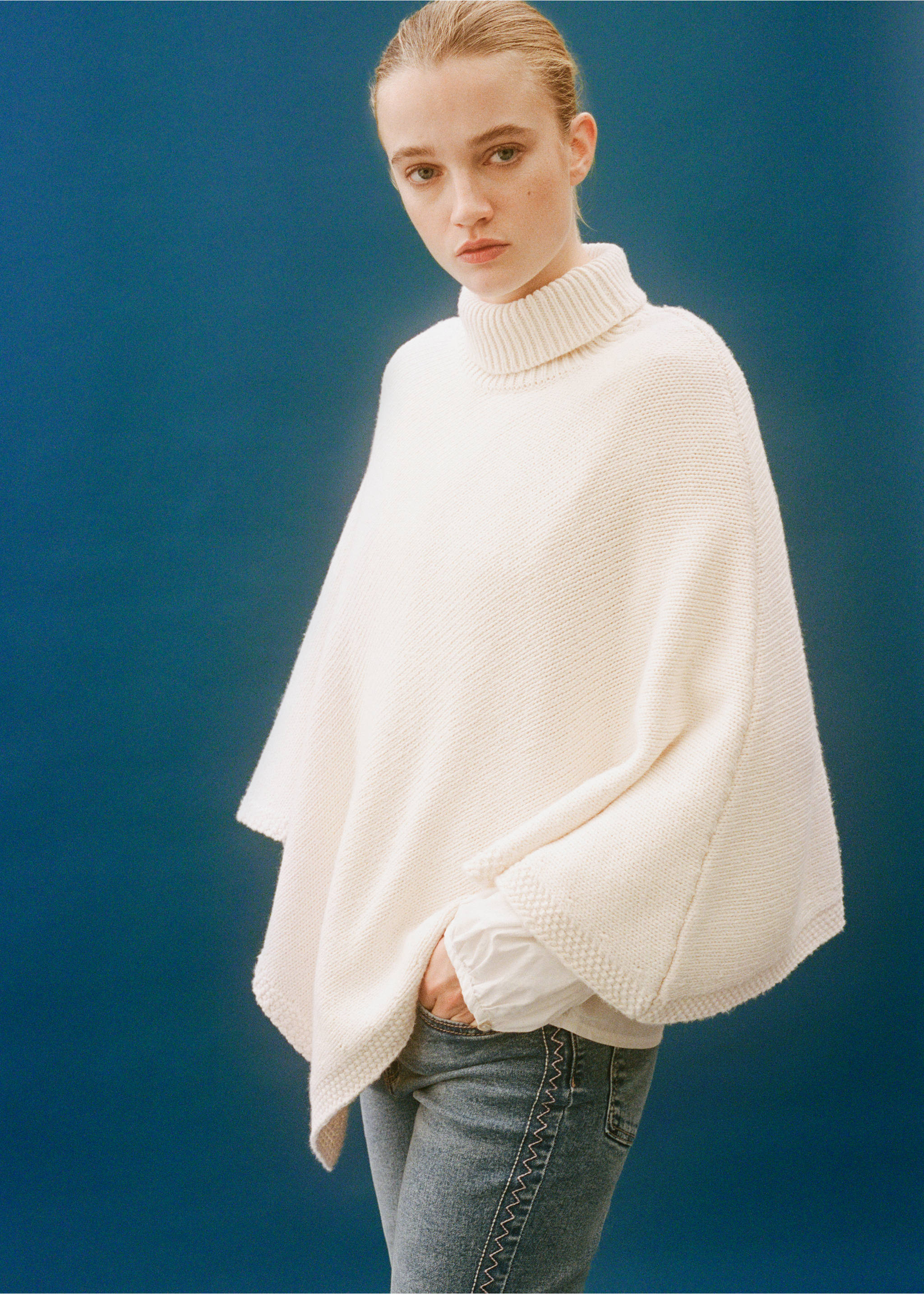Strikket poncho - Artikkeldetalj 5, Offwhite. Ref: 87060616-00.