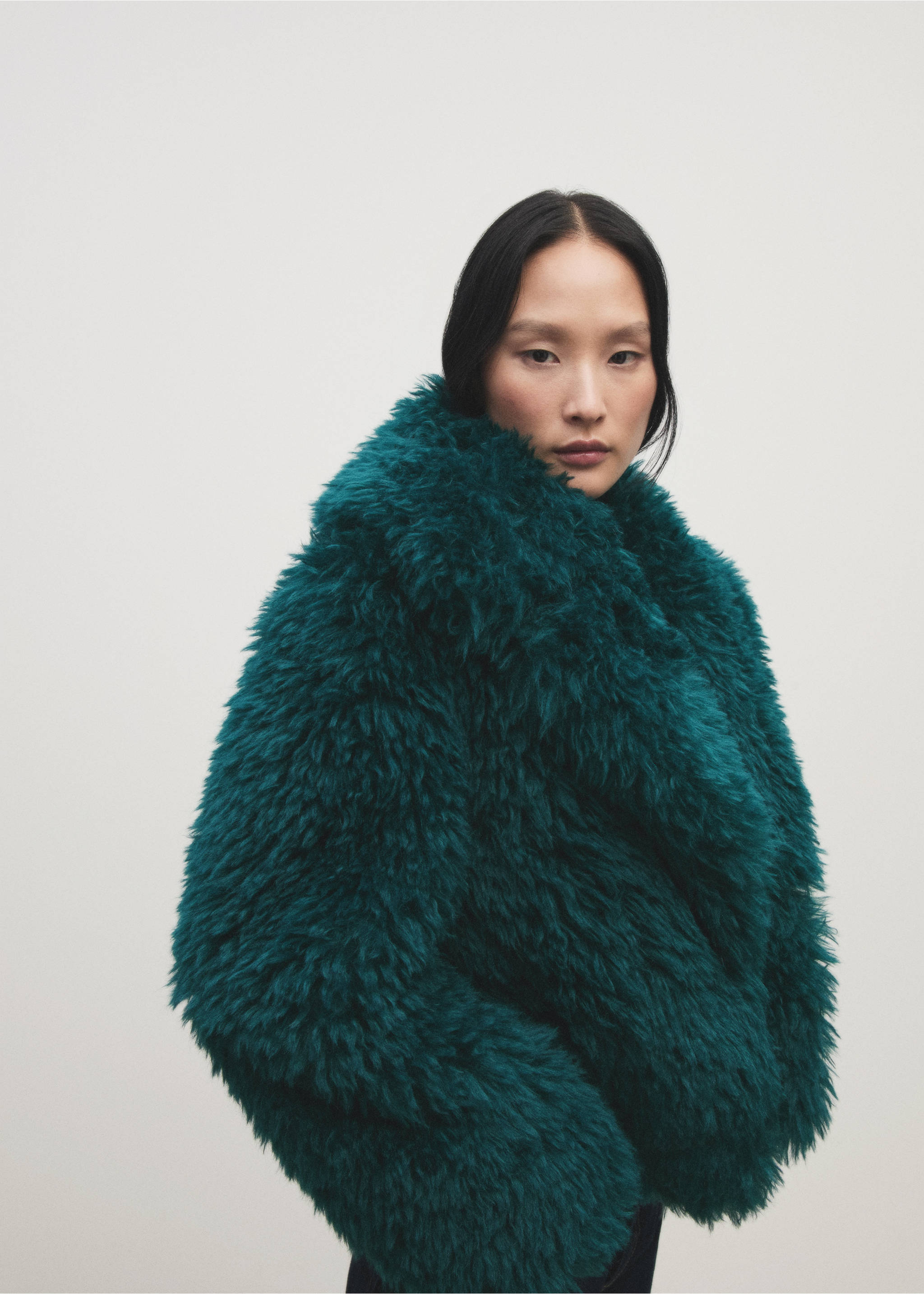 Faux-fur coat with lapels - Details of the article 3, Blue. Ref: 87060633-00.