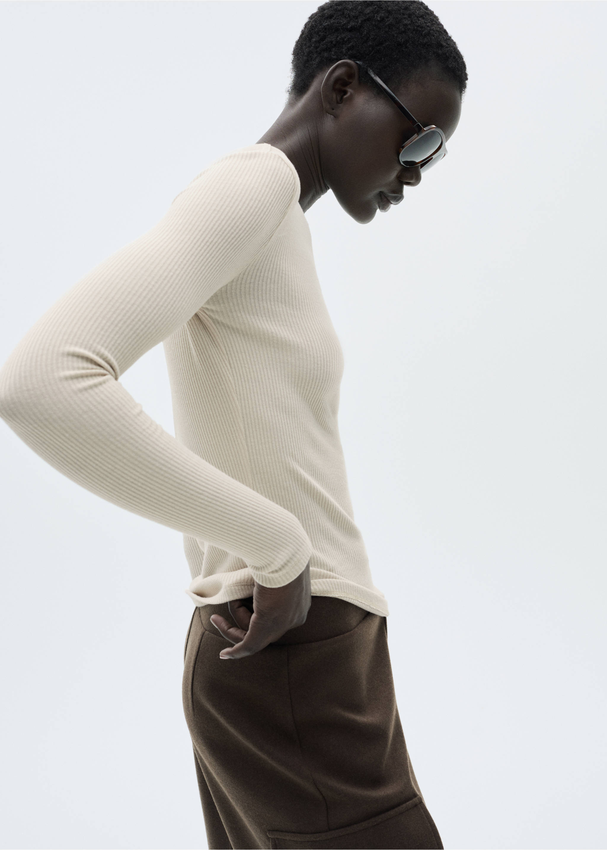 Ribbed  knit t-shirt - Details of the article 3, Sand. Ref: 87060637-00.
