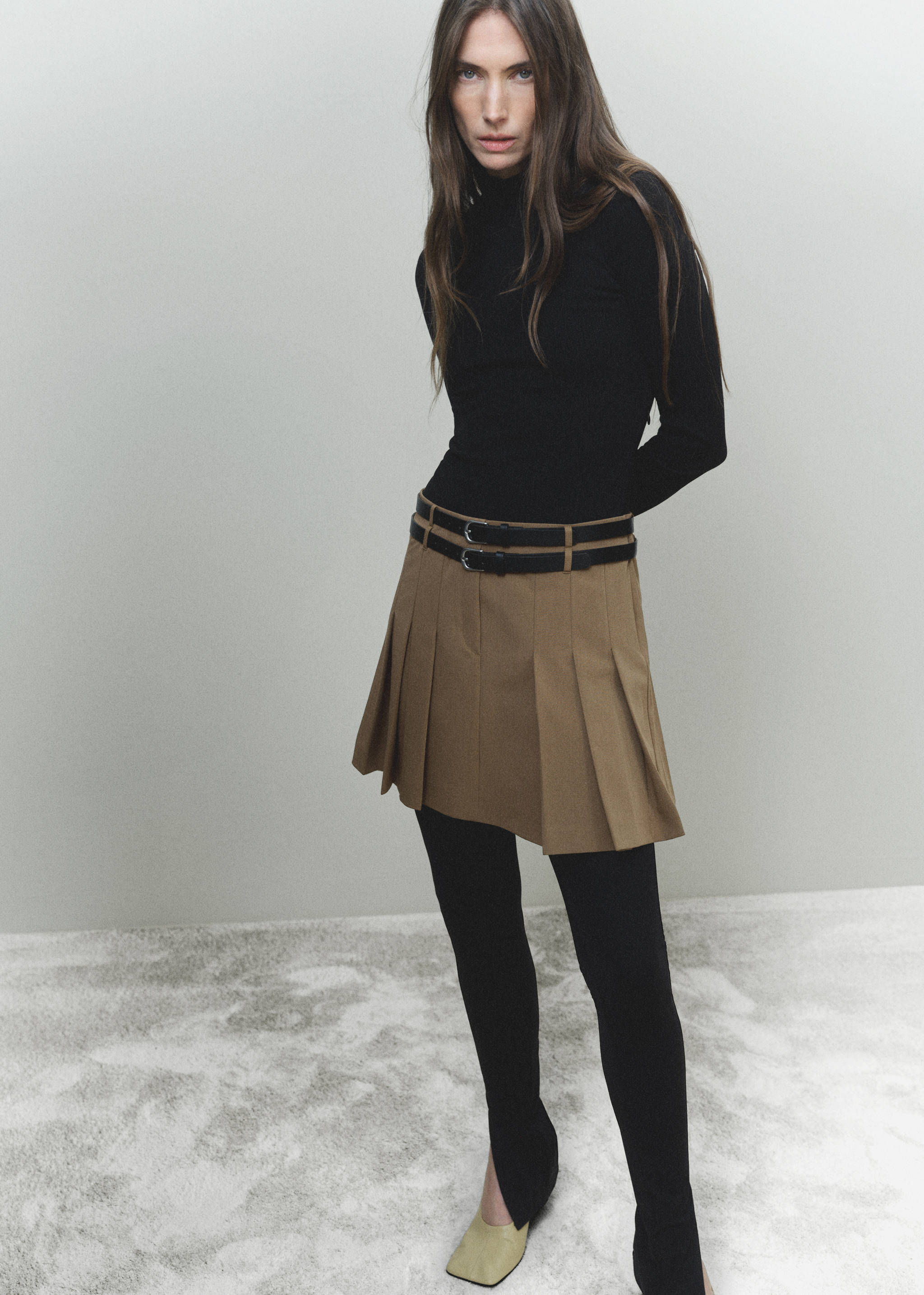 Kombinirana plisirana haljina s remenom - Detalji artikla 6