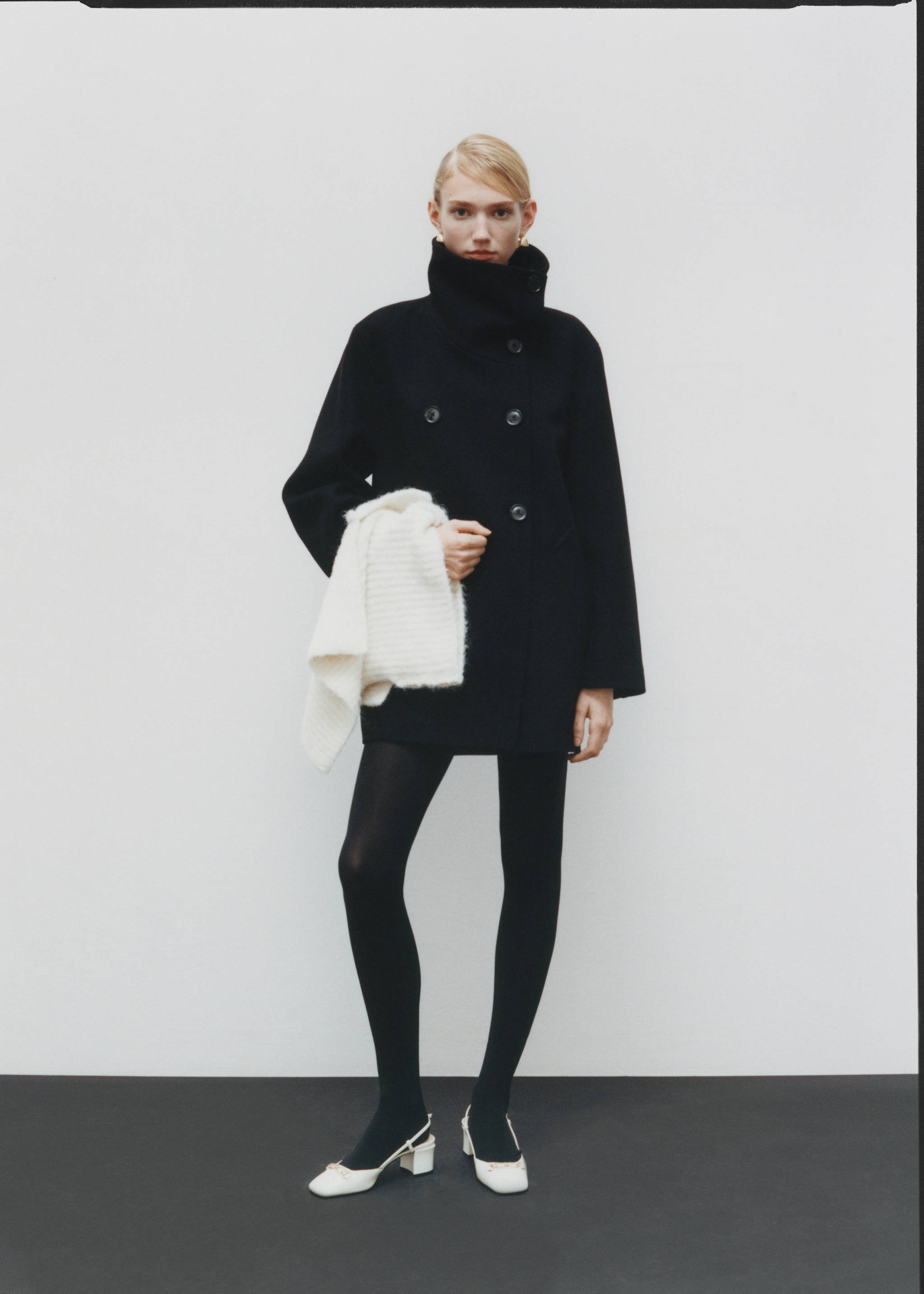 Midi wool coat with wraparound collar - Details of the article 7