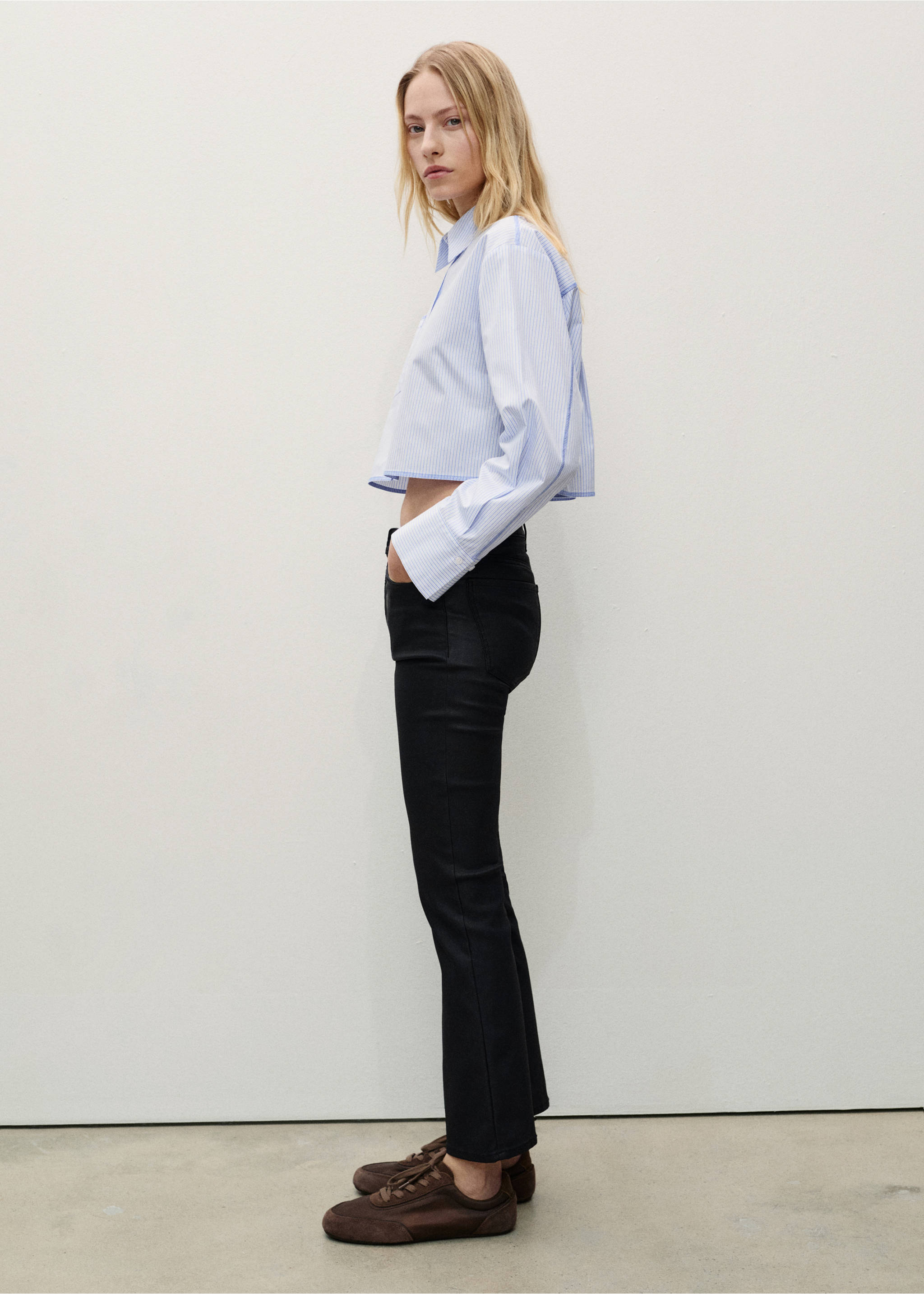 Sienna waxed flared cropped jeans - Details of the article 2, Black. Ref: 87060643-00.