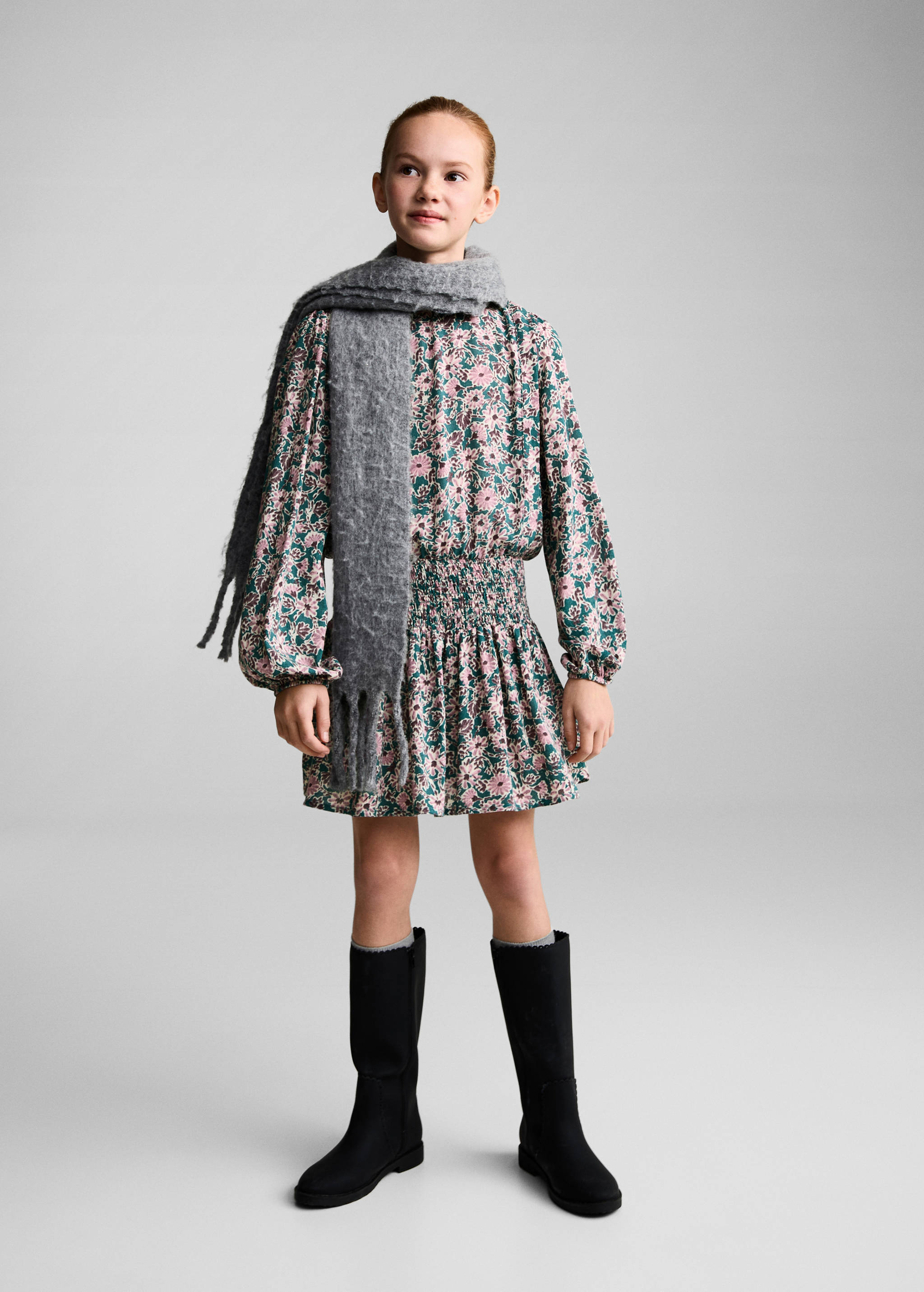 Φόρεμα φλοράλ λεπτομέρεια σούρα - Γενικό πλάνο