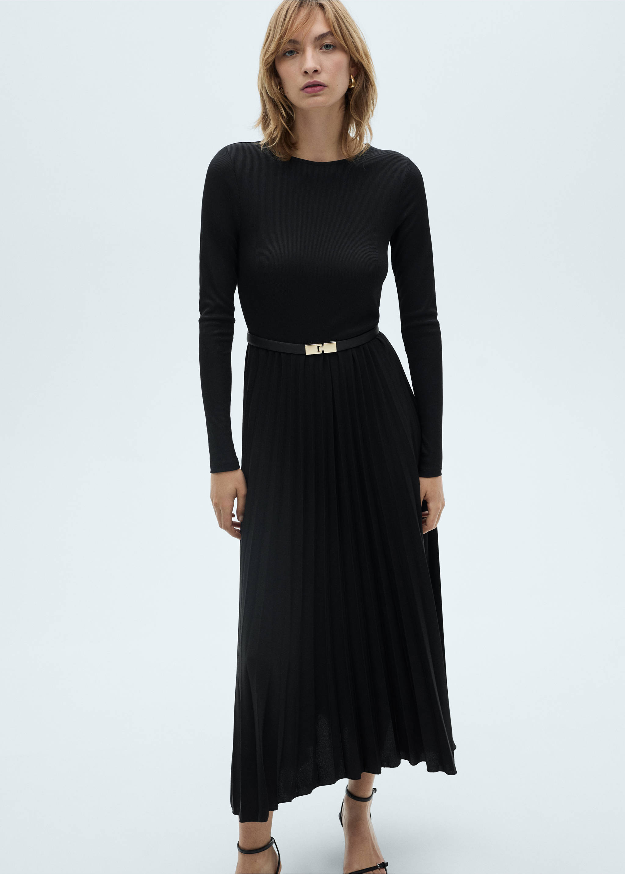 Vestido evasé plisado - Plano medio, Negro. Ref: 87061046-00.