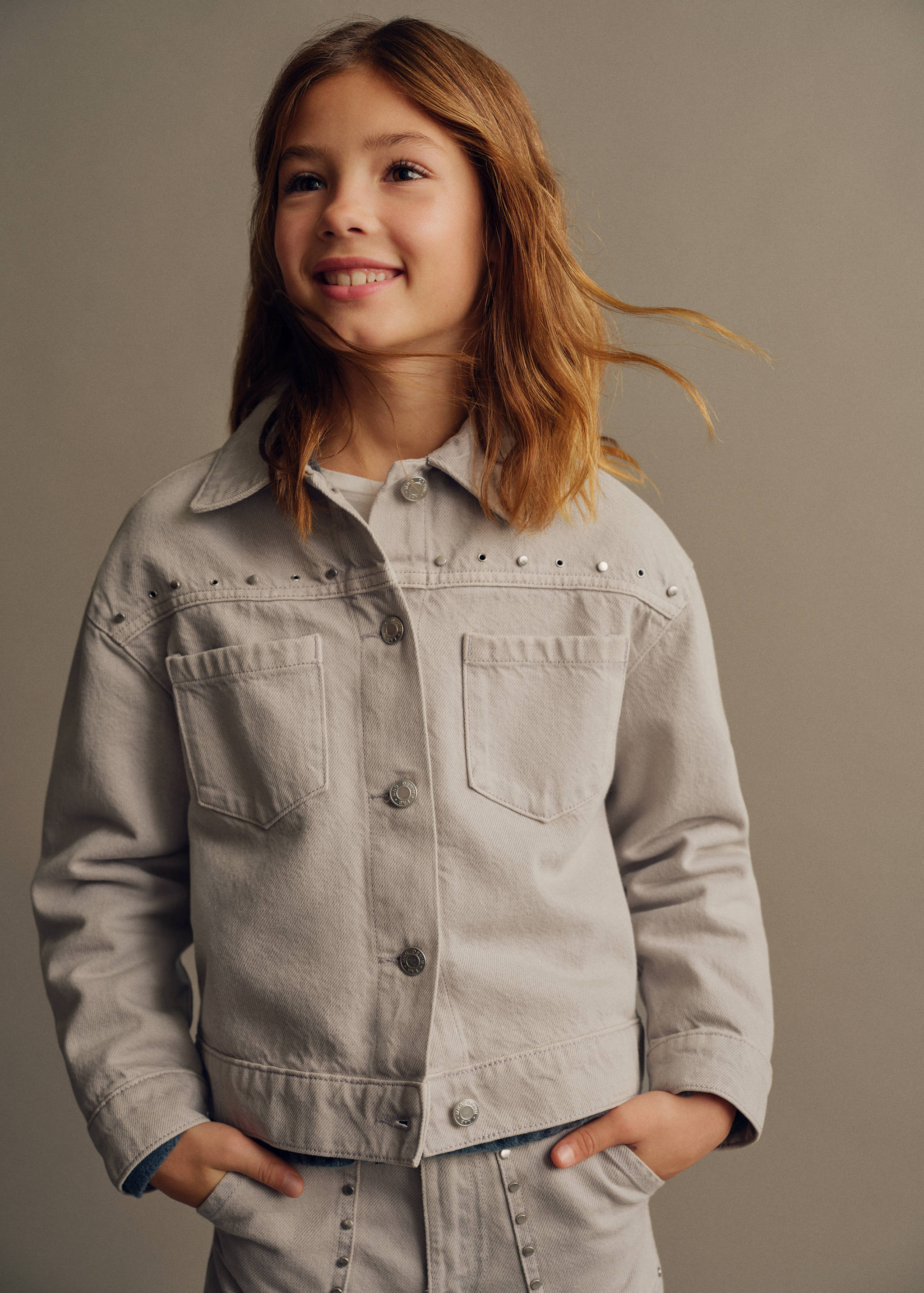 Blouson denim clouté - Plan moyen