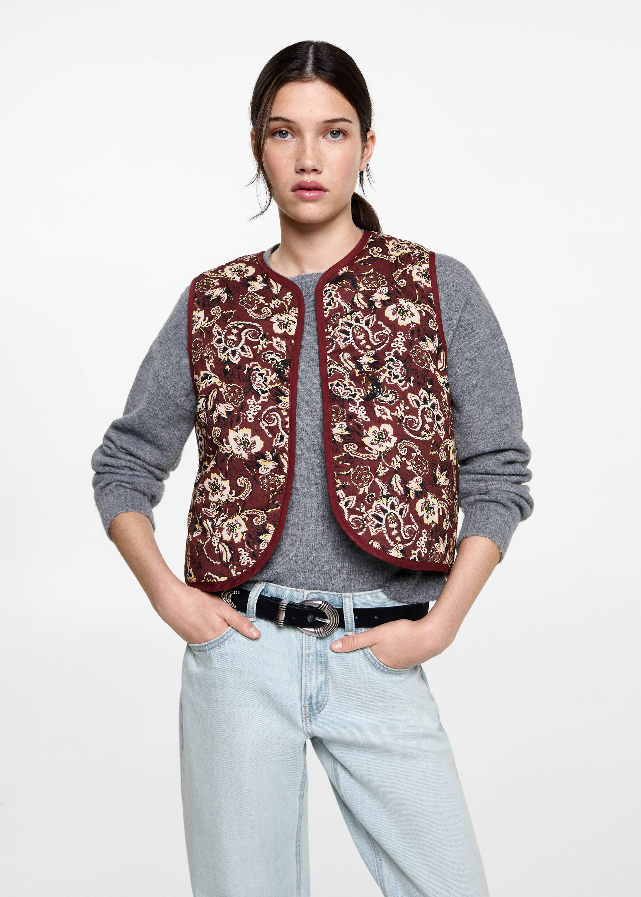 Gilet crop imprimé - Plan moyen