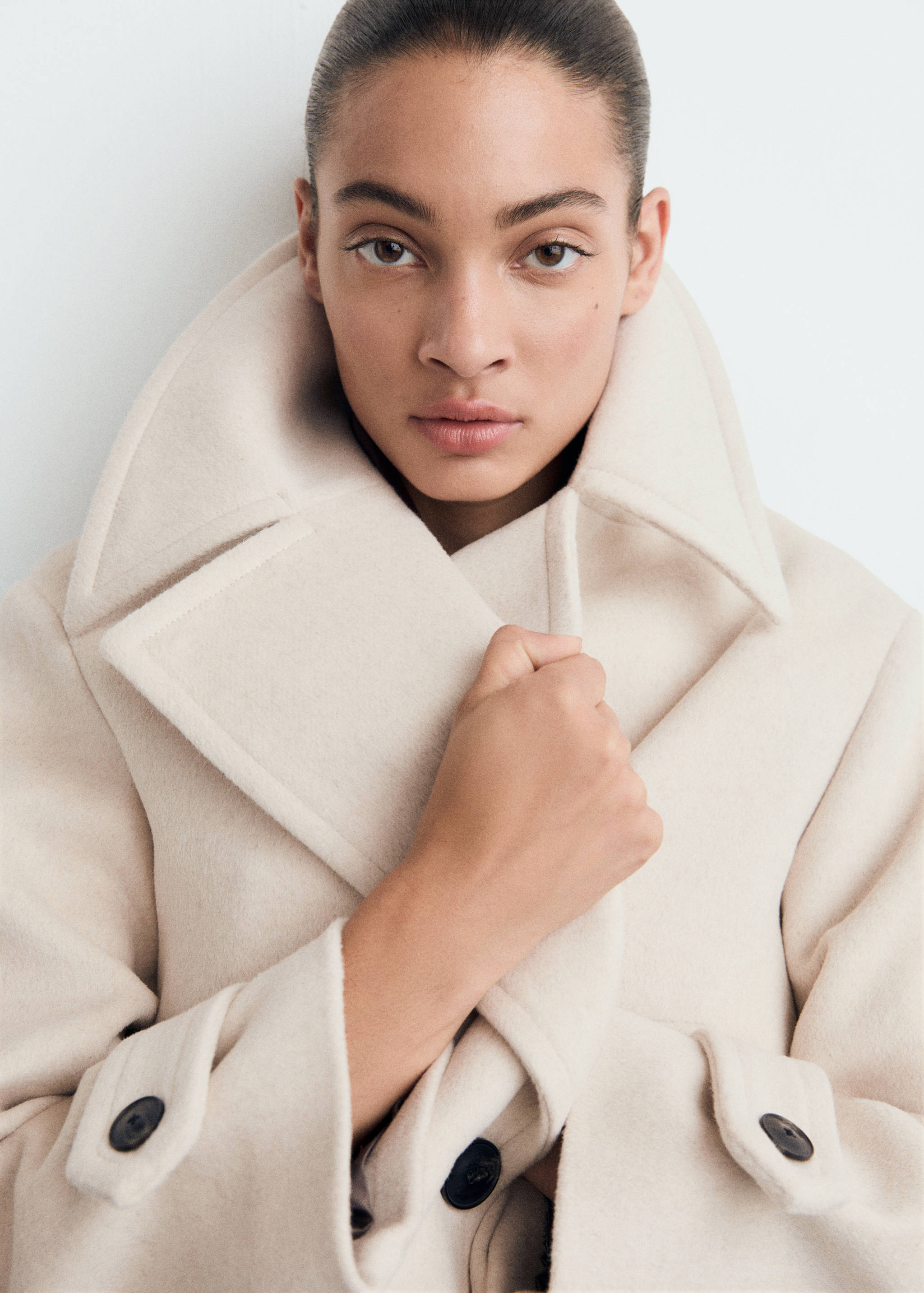 Jacke aus Wollgemisch mit Maxi-Reverskragen - Detail des Artikels 4