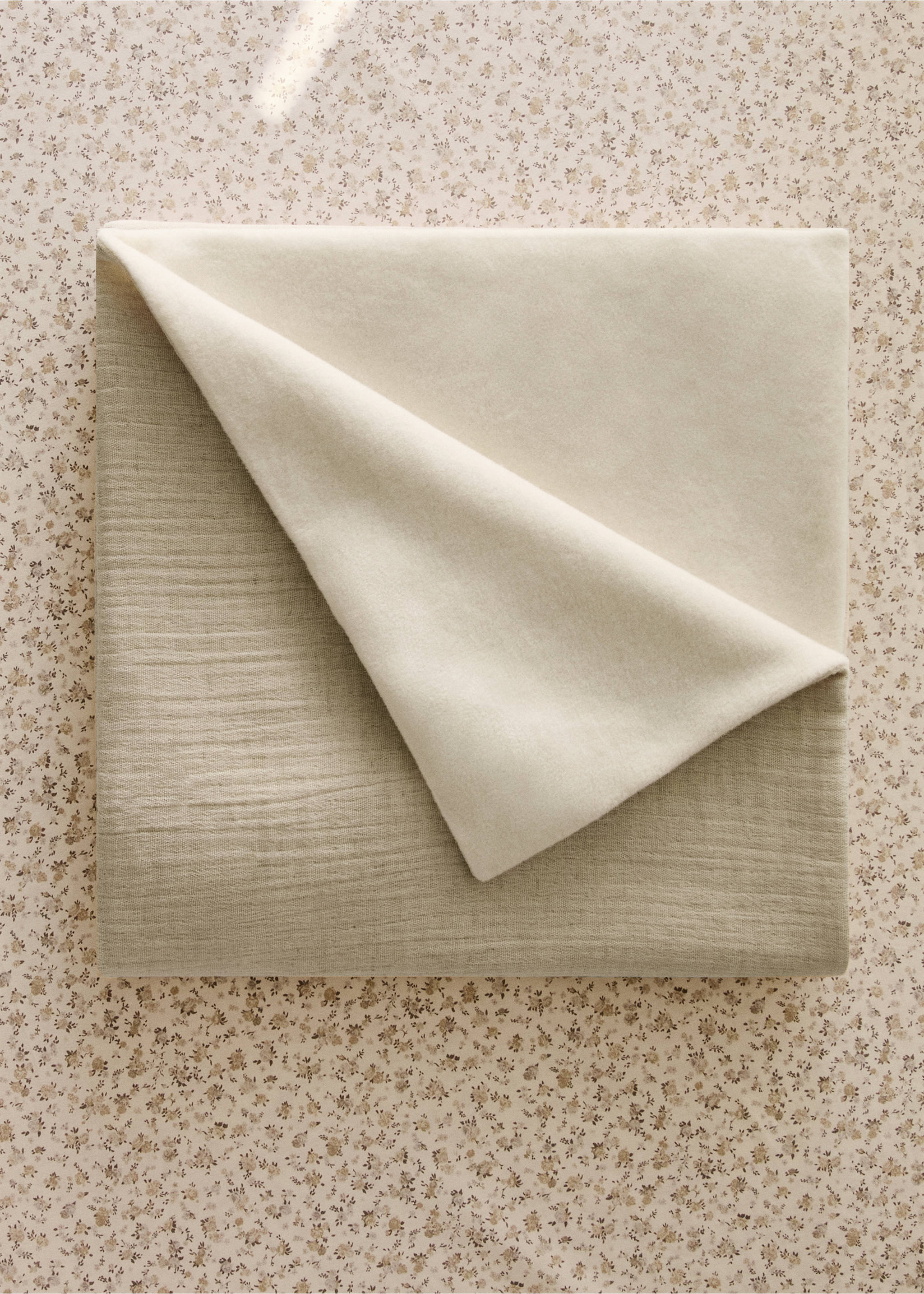 Soft reversible children's blanket - General plane, Sand. Ref: 87061523-00.