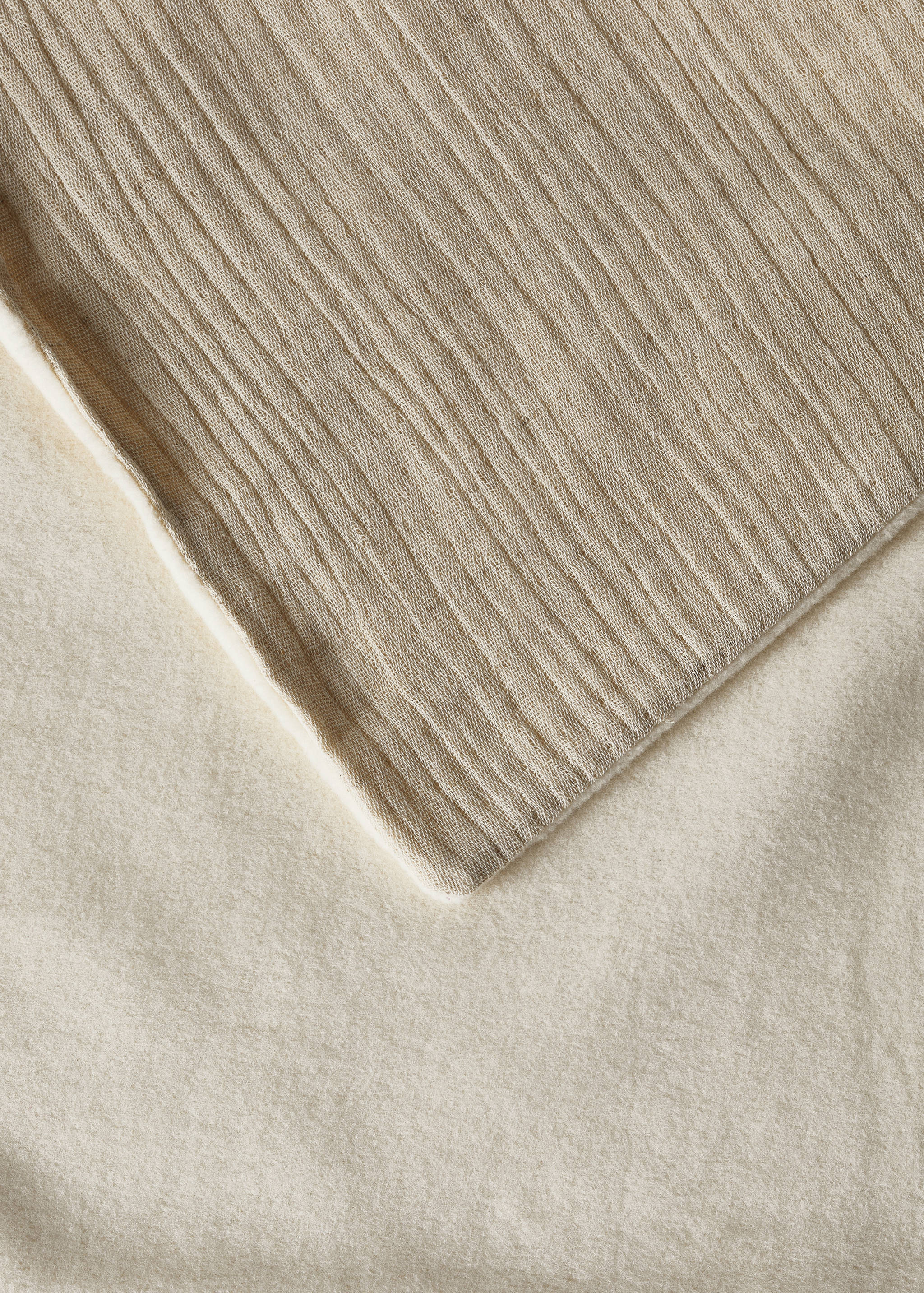 Soft reversible children's blanket - Details of the article 2