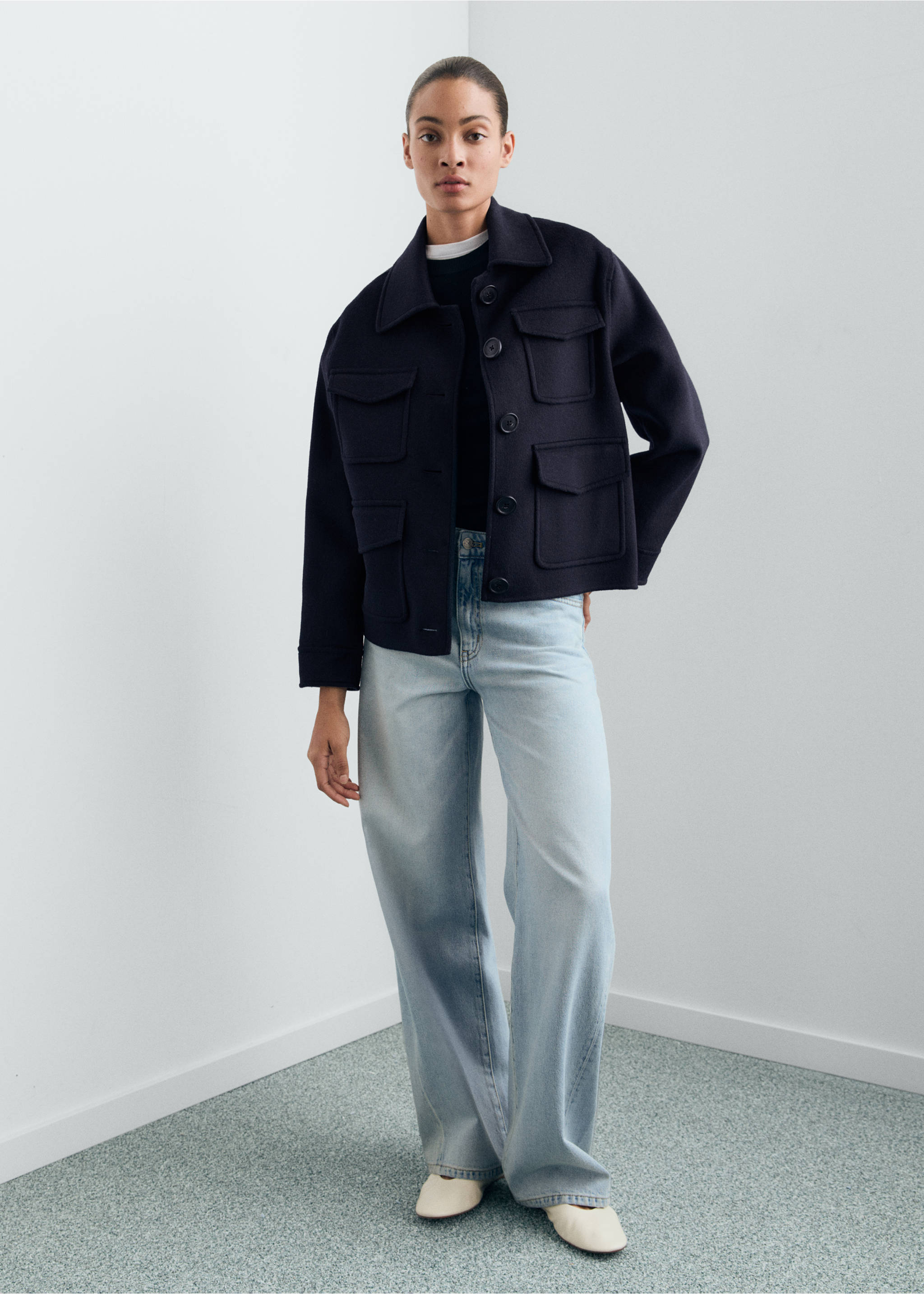 Navy blue cropped jacket with a point collar, front buttons, and four flap pockets., Dark Navy. Ref: 87062539-00.