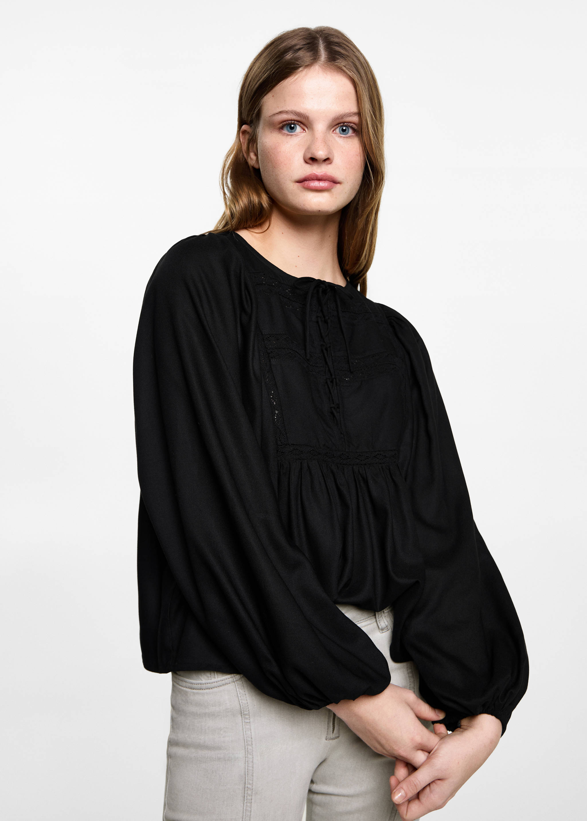 Blusa mangas abullonadas - Plano medio