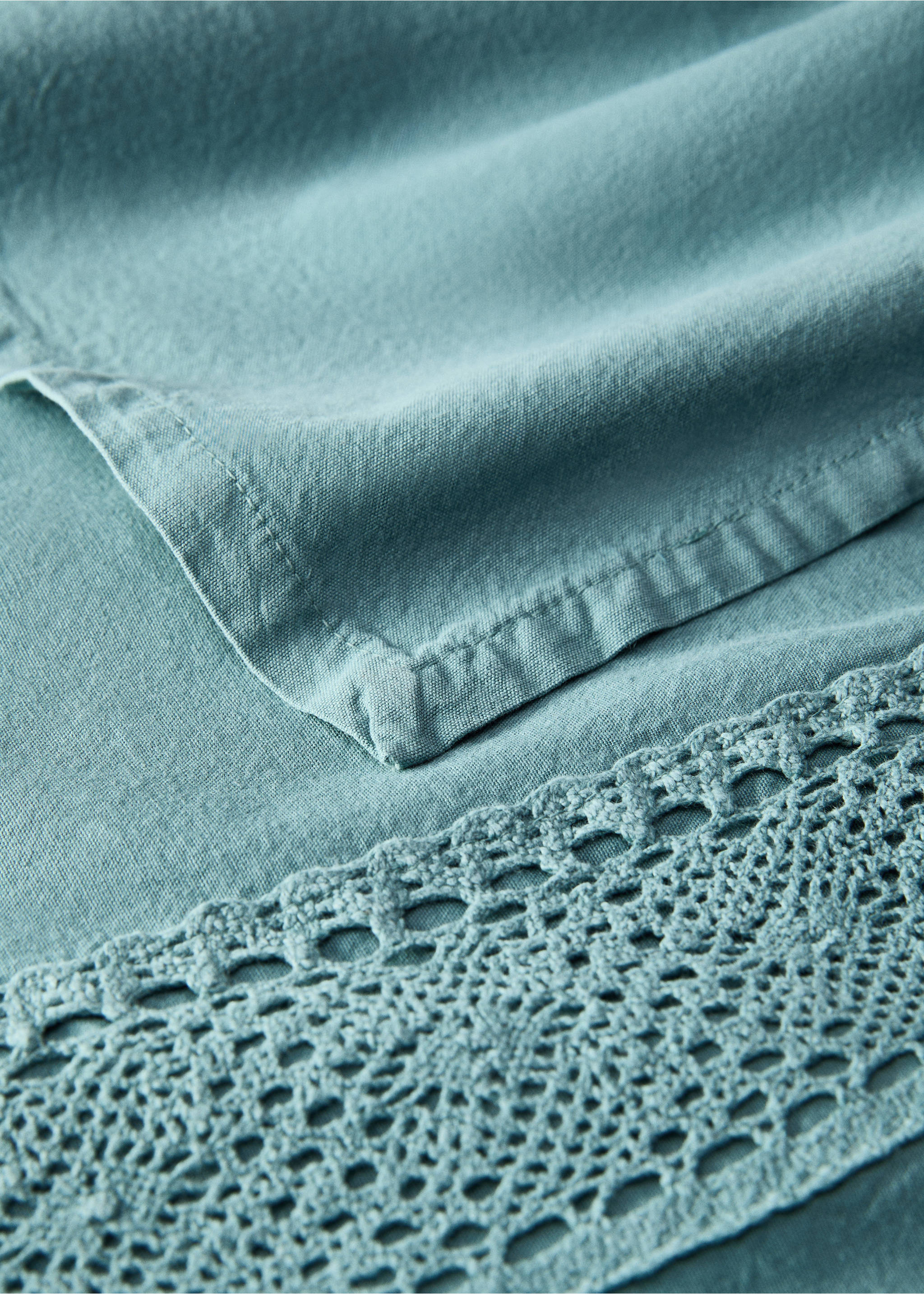 Cotton lace tablecloth for 6 to 8 diners - Details of the article 1, Mint Green. Ref: 87062546-00.