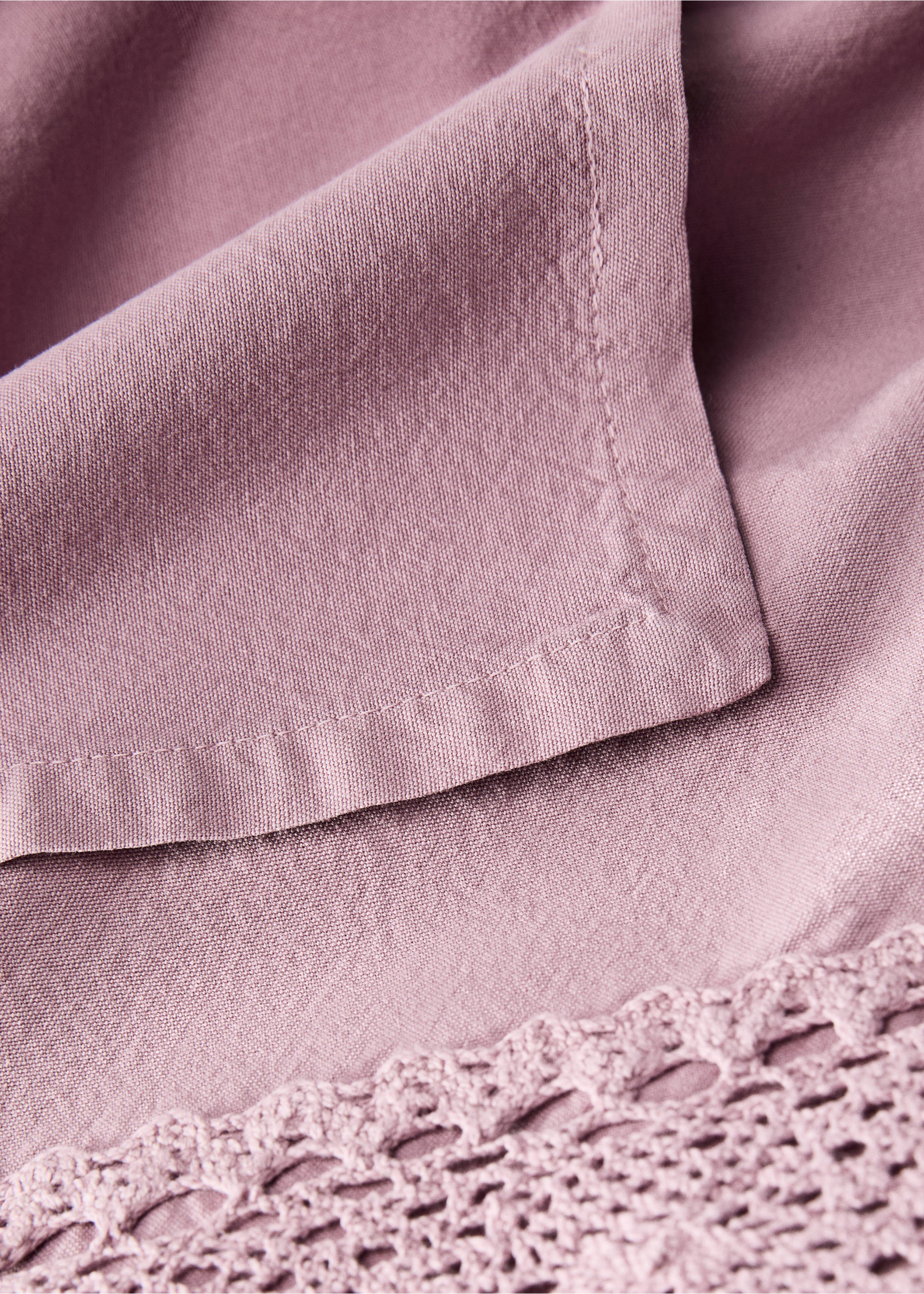 Cotton lace tablecloth for 6 to 8 diners - Details of the article 2, Lilac. Ref: 87062546-00.
