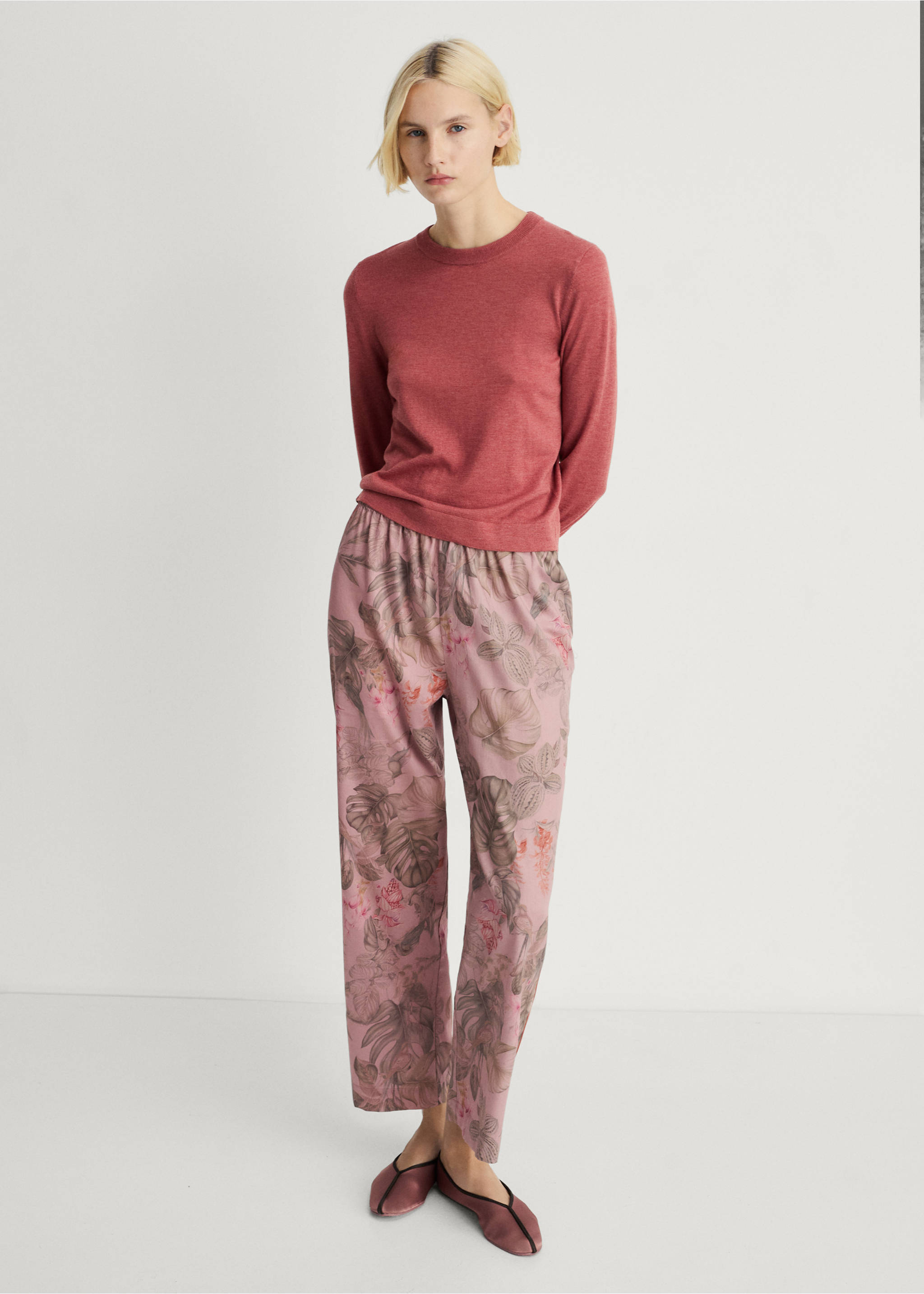 Round-neck knitted sweater - General plane, Medium Pink. Ref: 87062892-00.