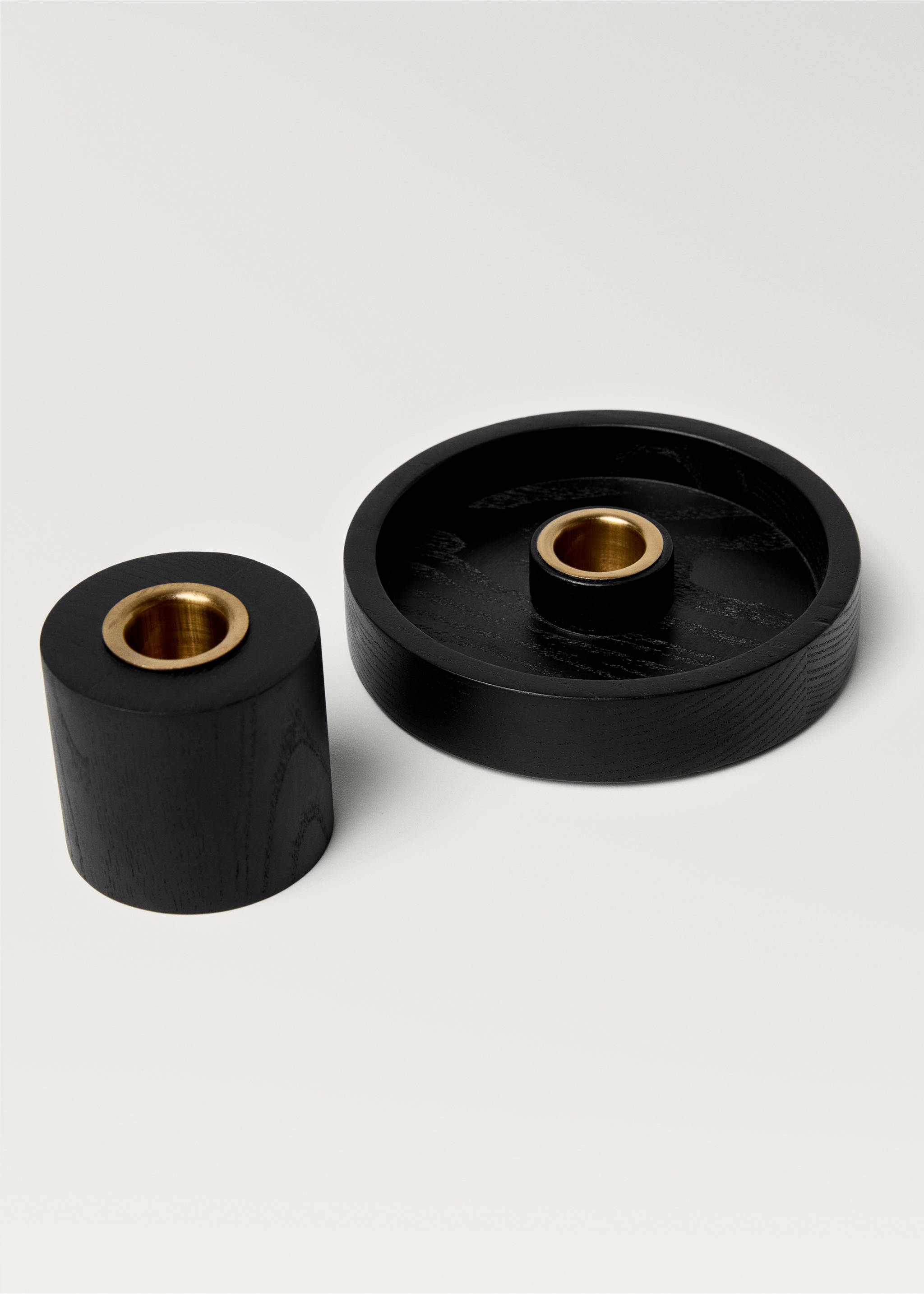 Round wooden candleholder - Details of the article 4, Black. Ref: 87062904-00.