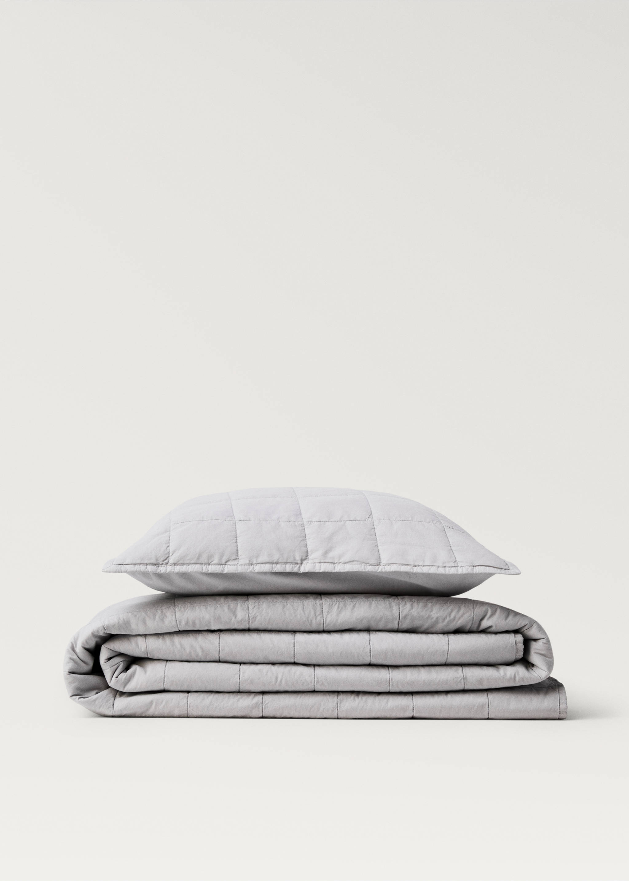 Cotton percale garment-dyed check cushion cover, 50x50 cm - Details of the article 5, Light/Pastel Grey. Ref: 87062918-00.