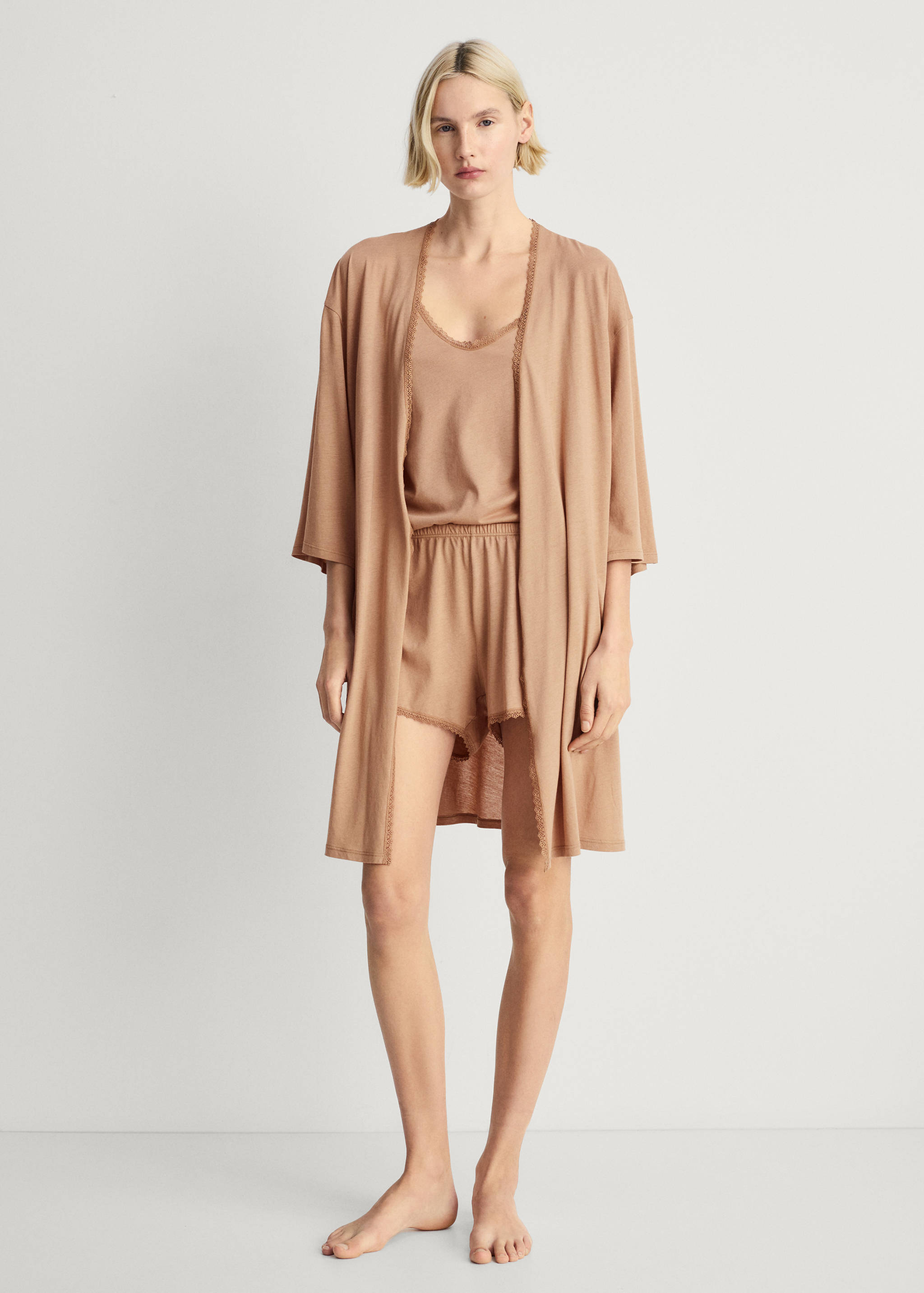 Baumwoll-Morgenmantel mit farblich kontrastierender Spitze - Allgemeine Ansicht