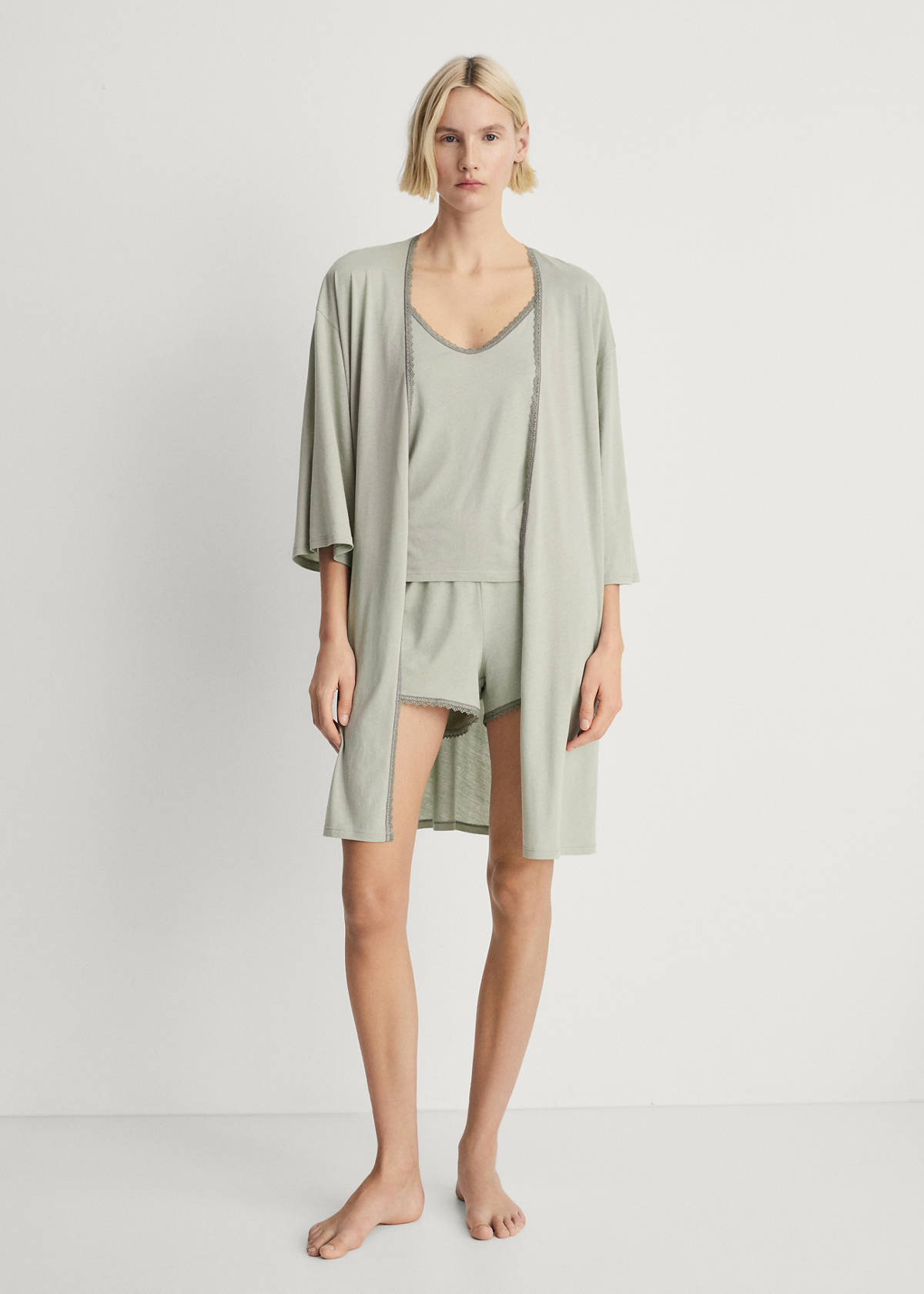 Cotton robe with contrasting lace