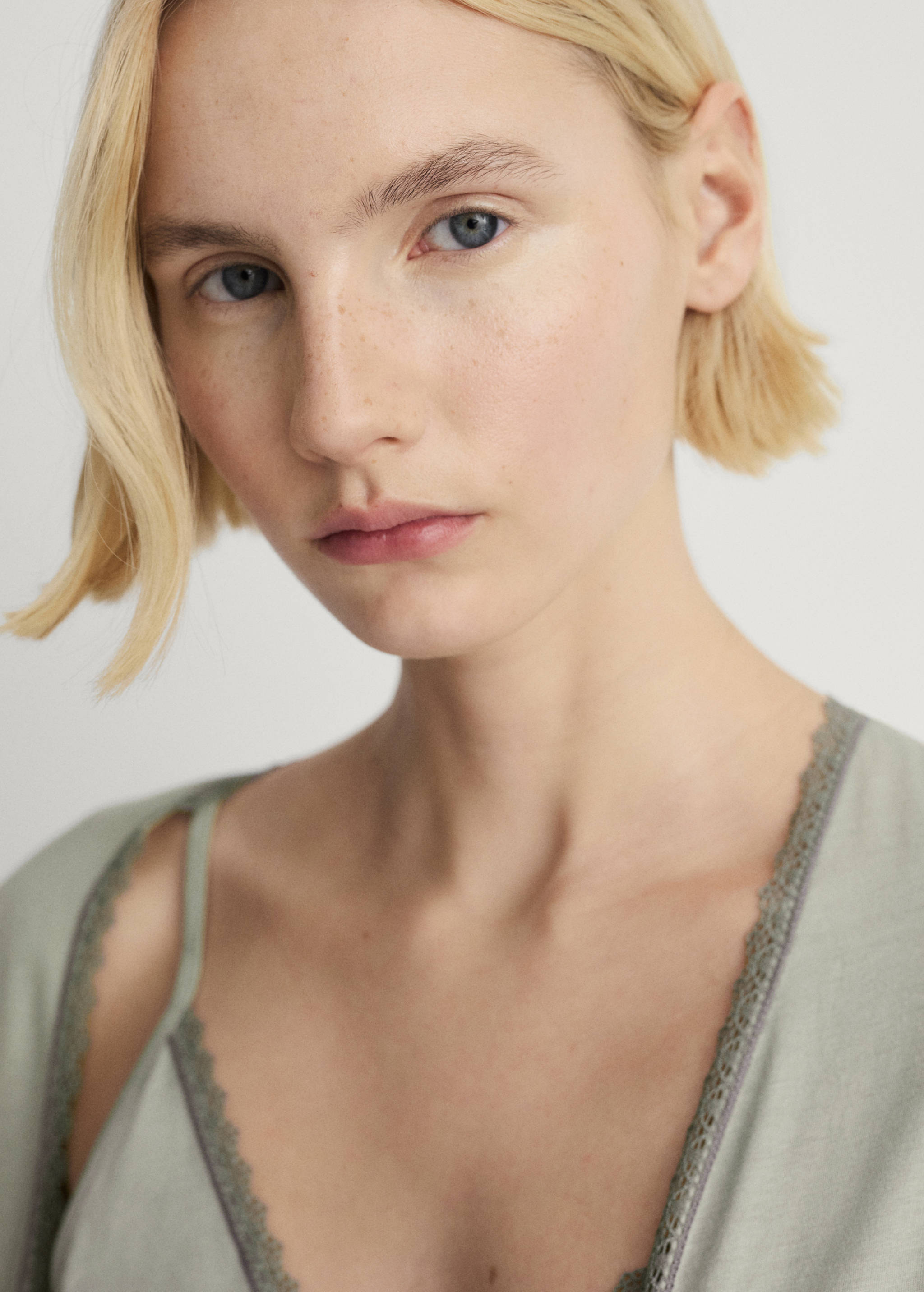 Cotton robe with contrasting lace - Details of the article 1