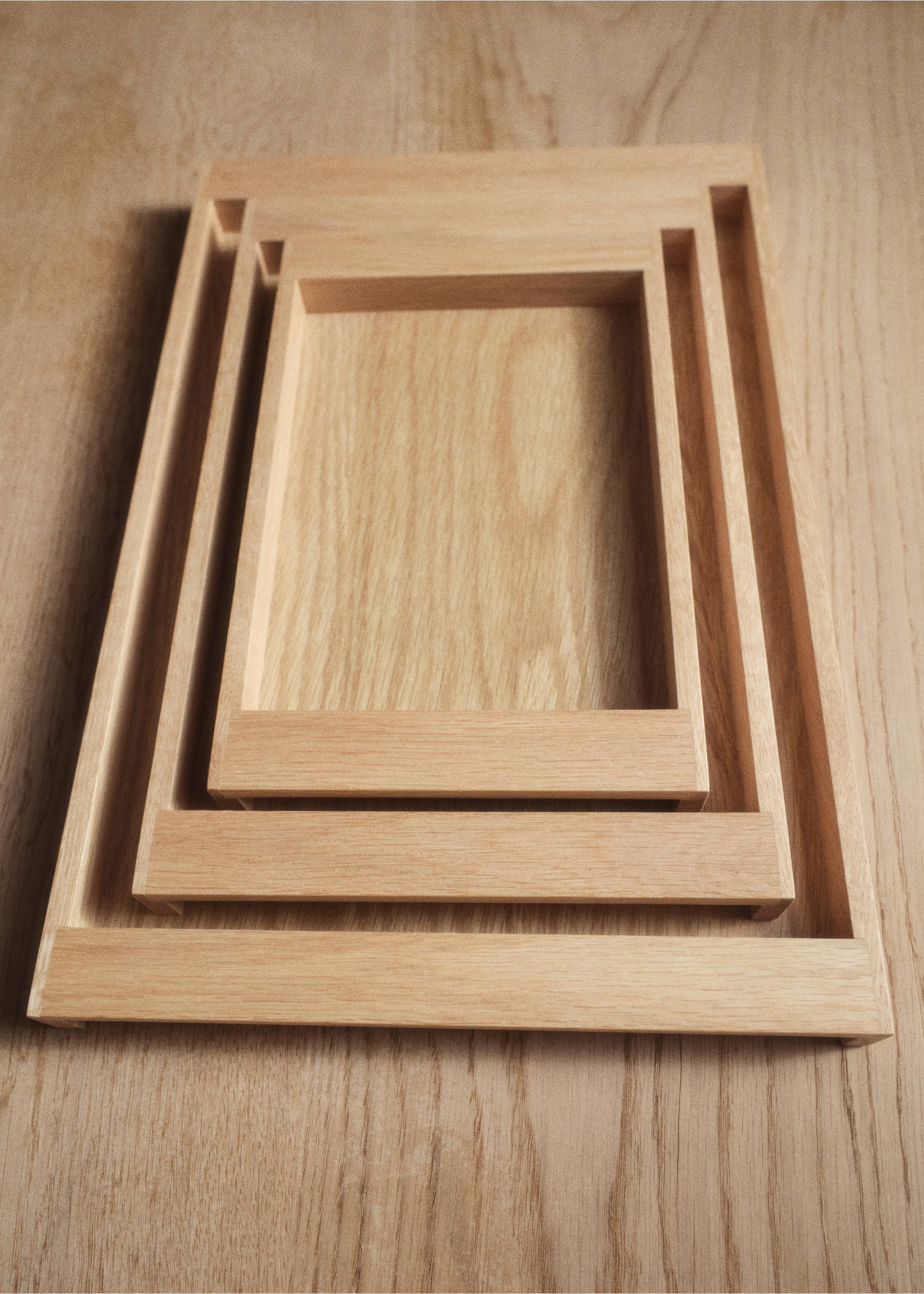 Rechteckiges Tablett aus Holz, mittelgroß - Detail des Artikels 6, Braun. Ref: 87062959-00.