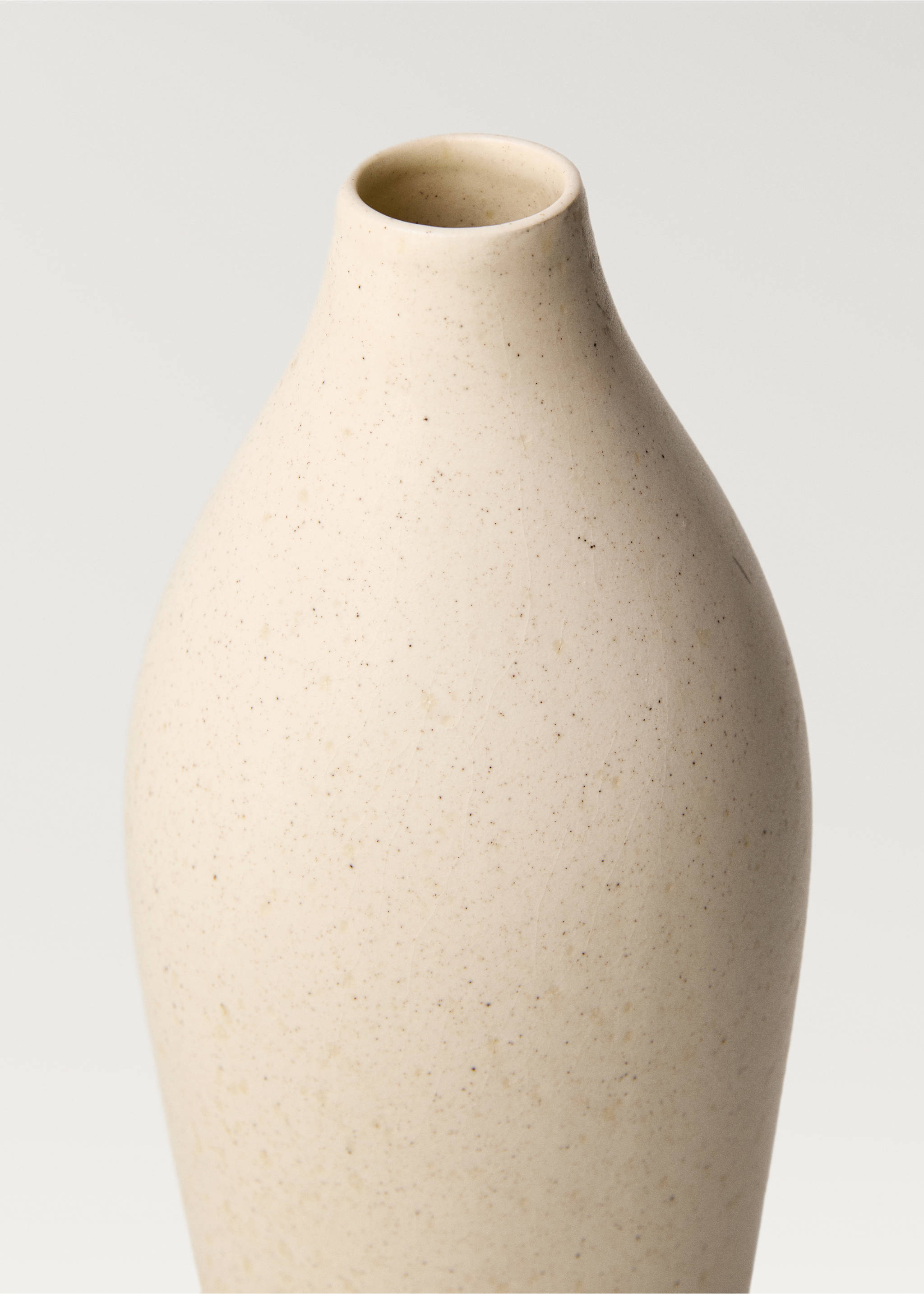 Medium elongated design earthenware vase - Details of the article 1, Off White. Ref: 87062970-00.