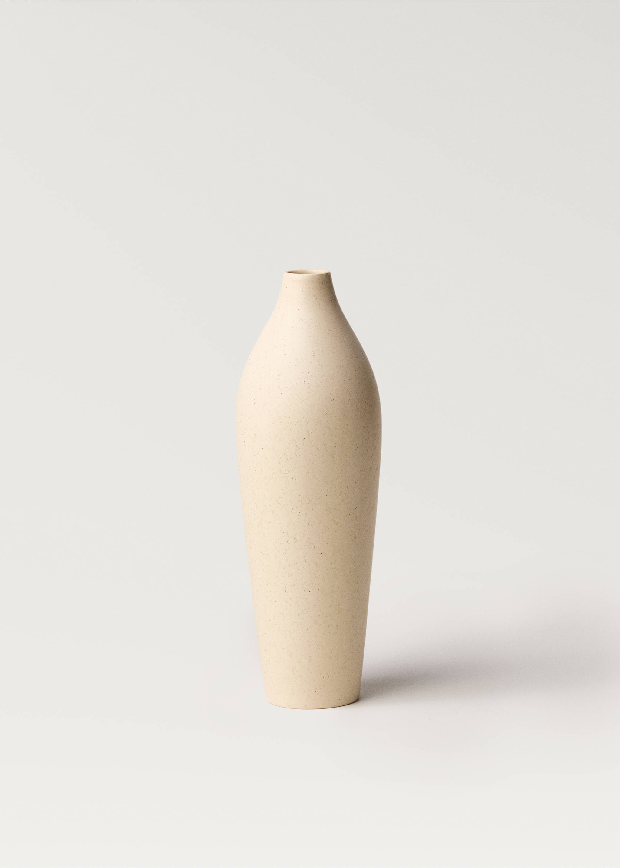 Medium elongated design earthenware vase - Article without model, Off White. Ref: 87062970-00.