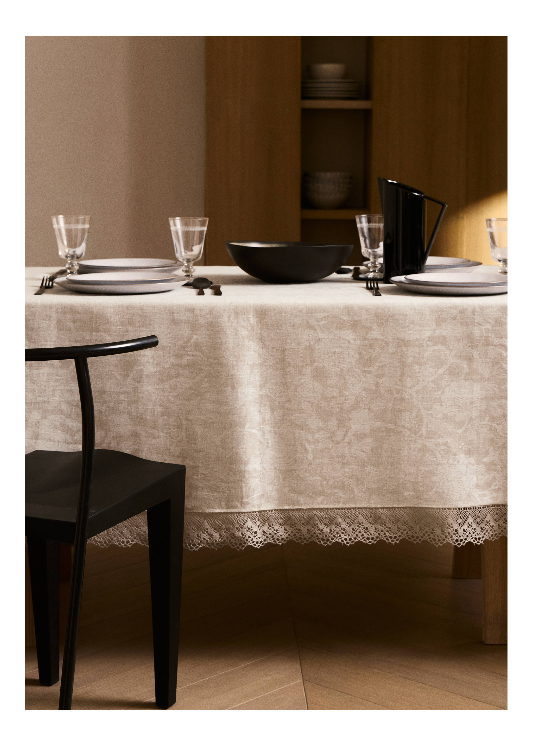 Linen-jacquard floral lace tablecloth for 6 to 8 diners - General plane, Sand. Ref: 87062977-00.