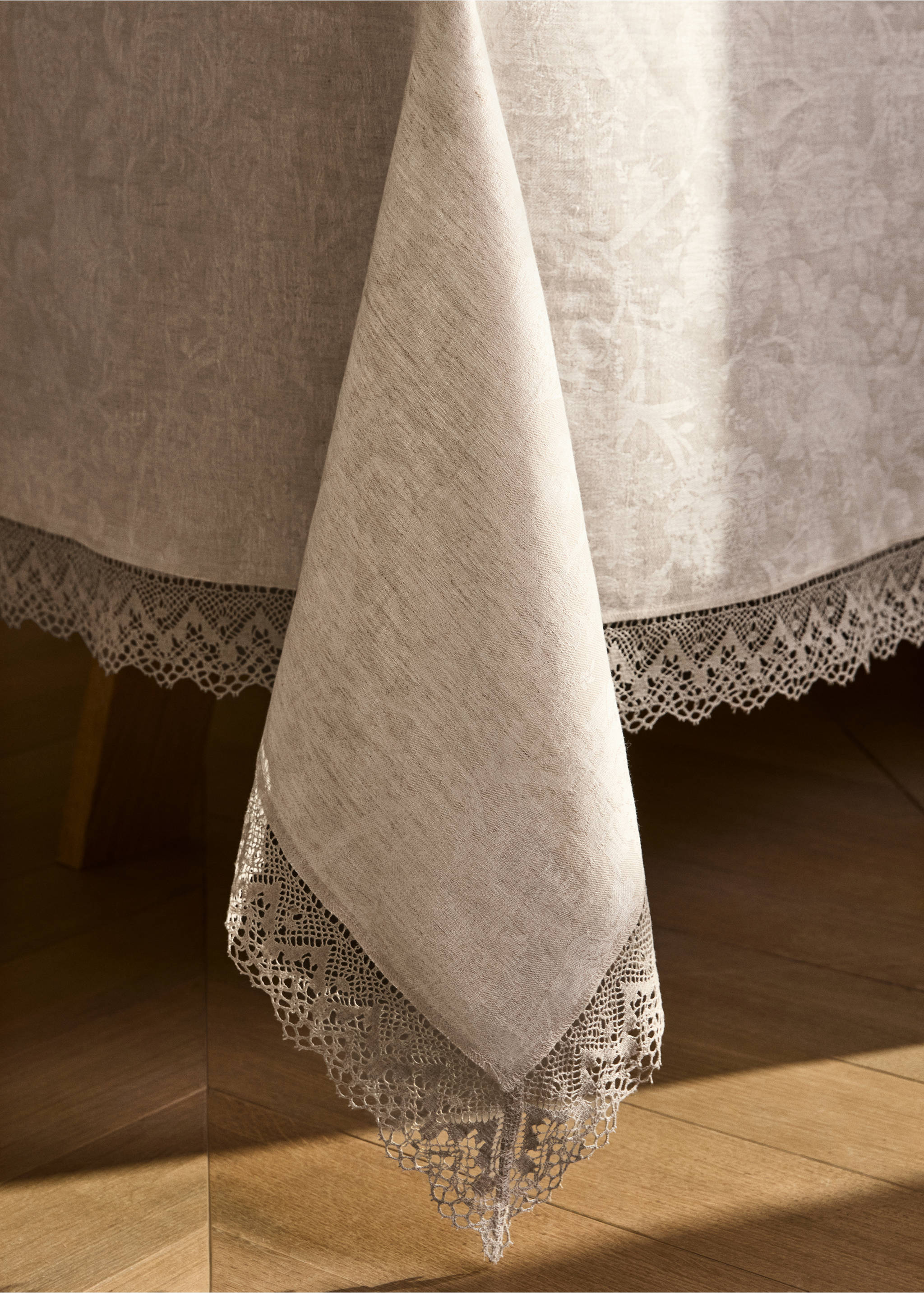 Linen-jacquard floral lace tablecloth for 6 to 8 diners - Details of the article 8, Sand. Ref: 87062977-00.