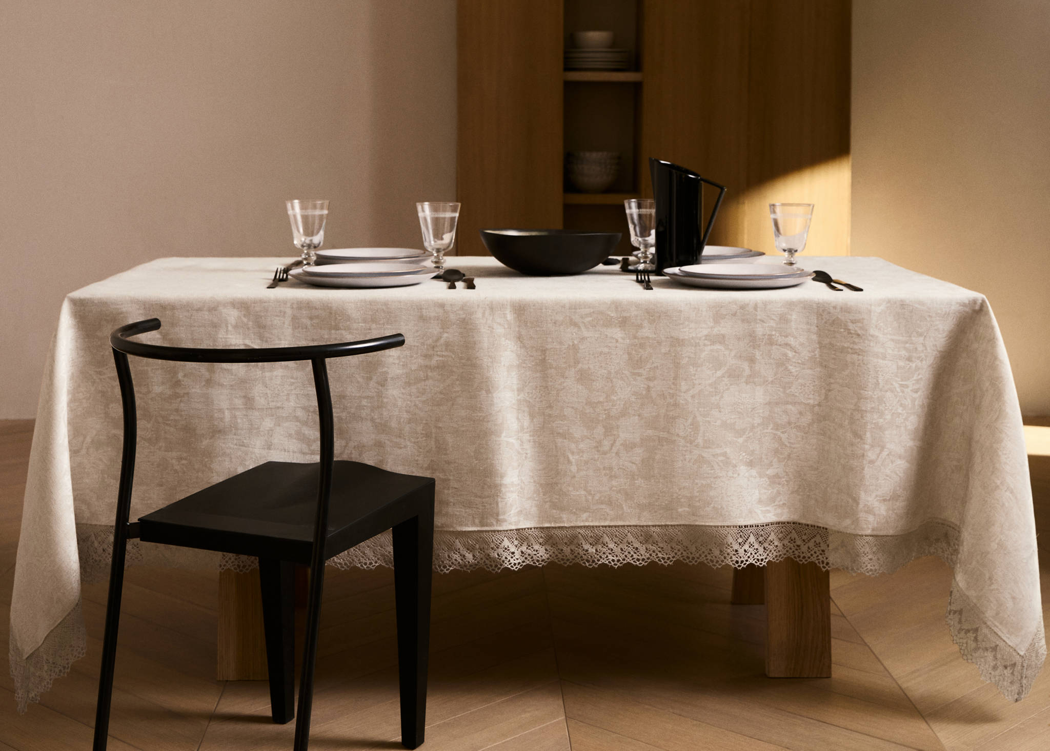 Linen-jacquard floral lace tablecloth for 6 to 8 diners - Panoramic plane