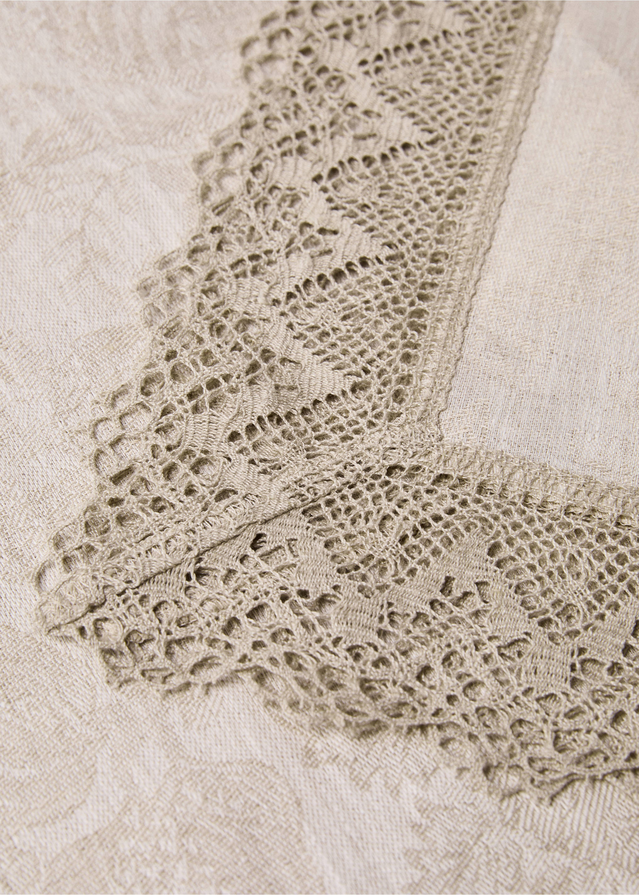 Linen-jacquard floral lace tablecloth for 6 to 8 diners - Details of the article 1, Sand. Ref: 87062977-00.