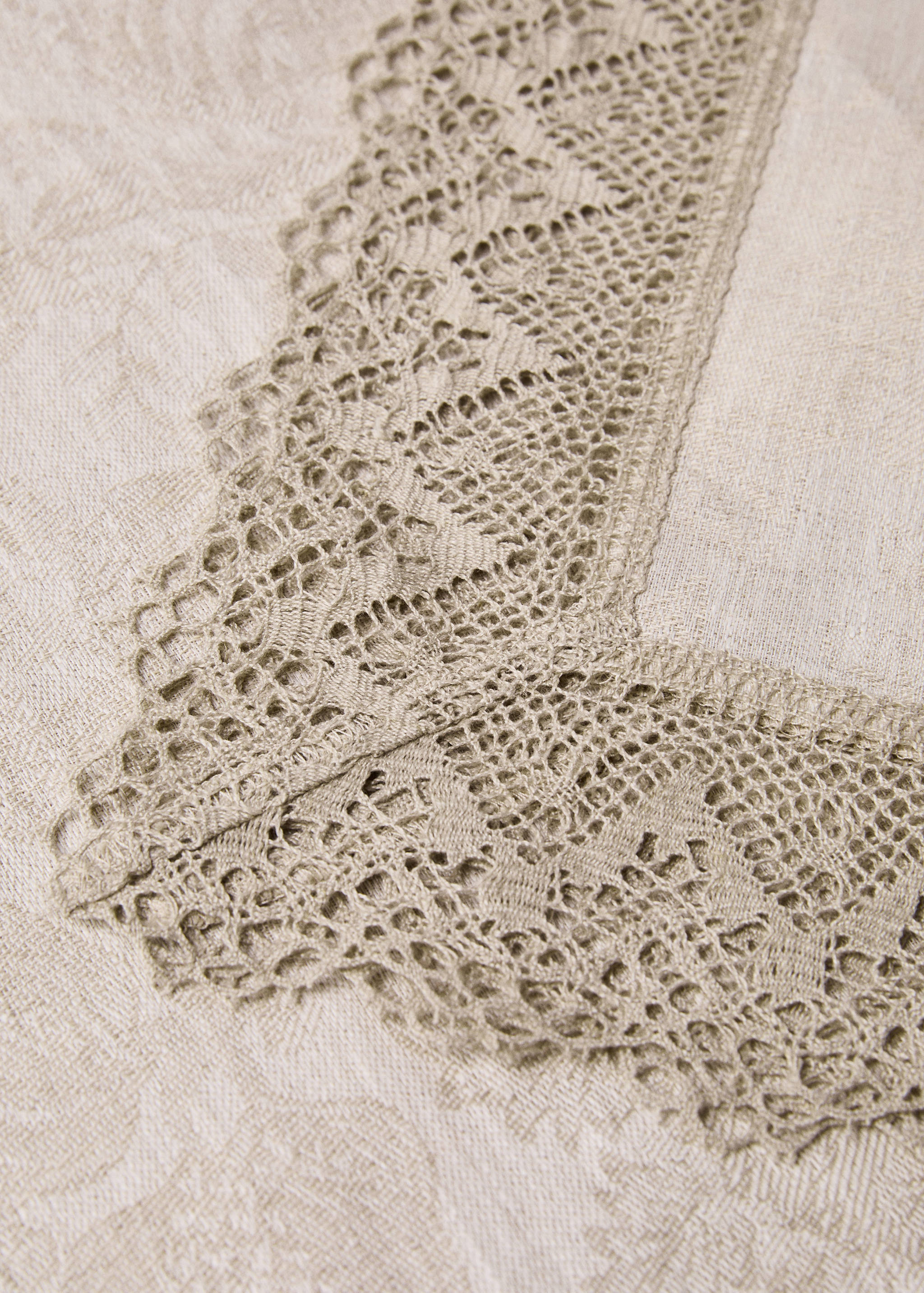 Linen-jacquard floral lace tablecloth for 6 to 8 diners - Details of the article 1