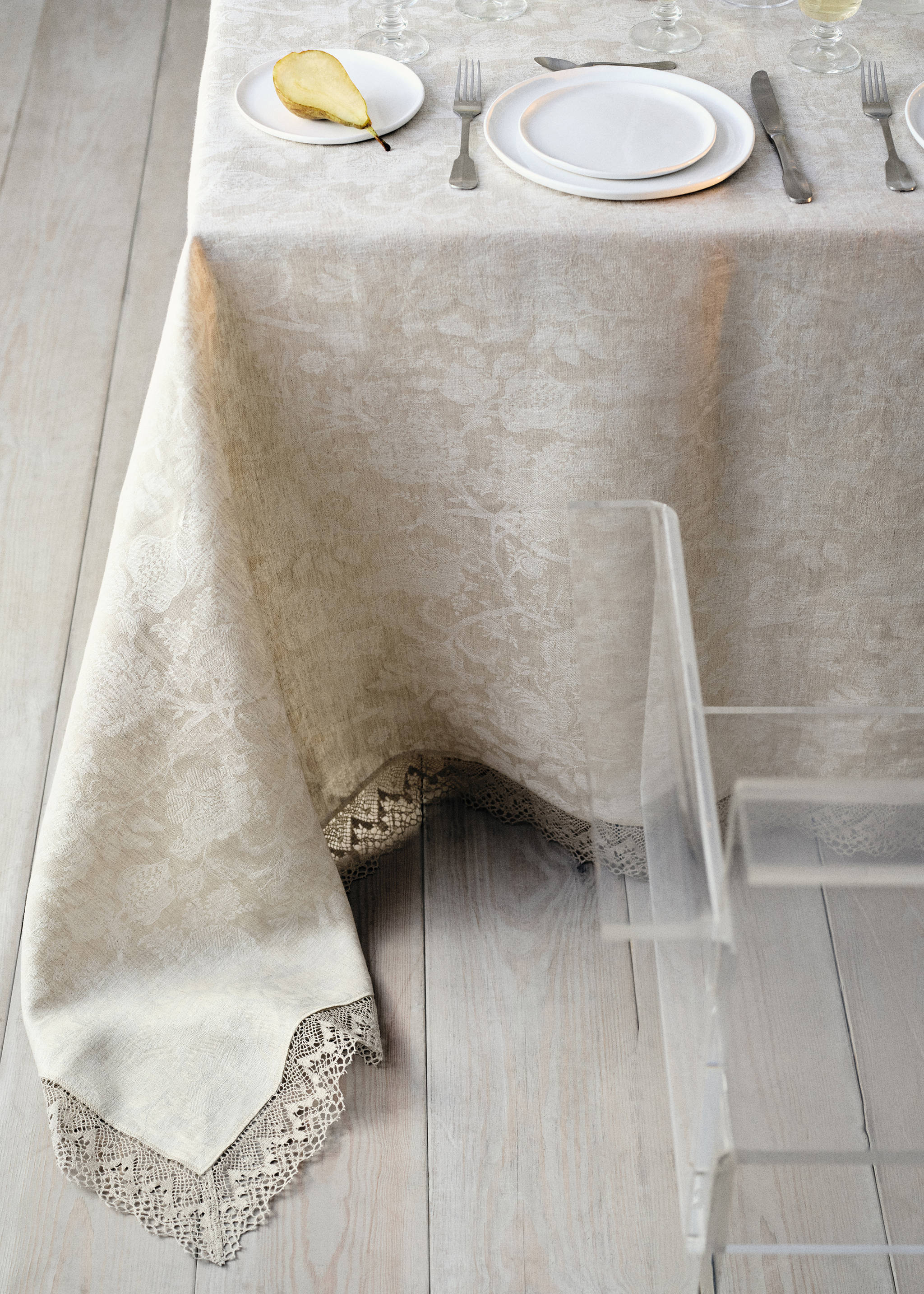 Linen-jacquard floral lace tablecloth for 6 to 8 diners - Details of the article 9