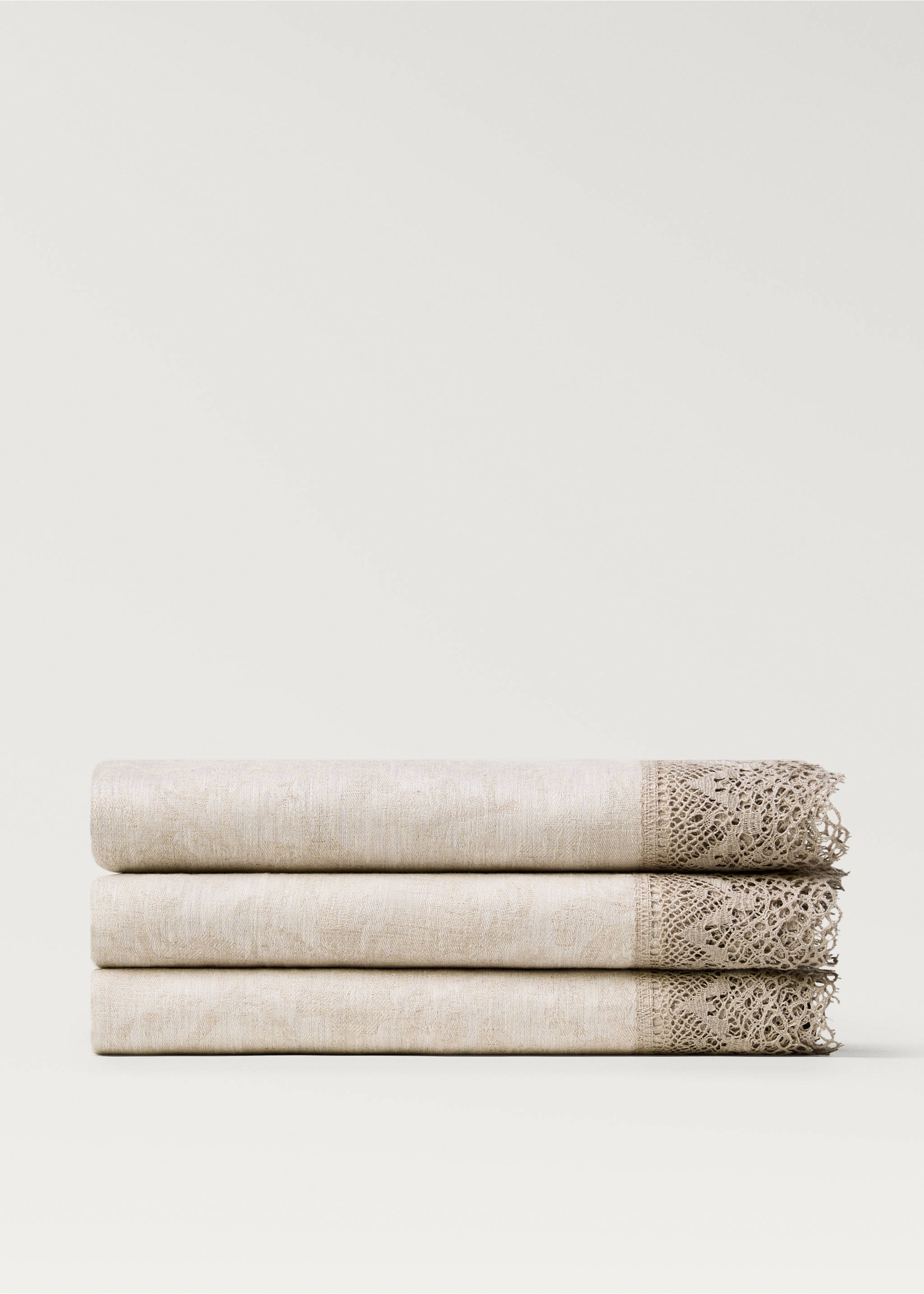 Linen-jacquard floral lace tablecloth for 6 to 8 diners - Article without model, Sand. Ref: 87062977-00.