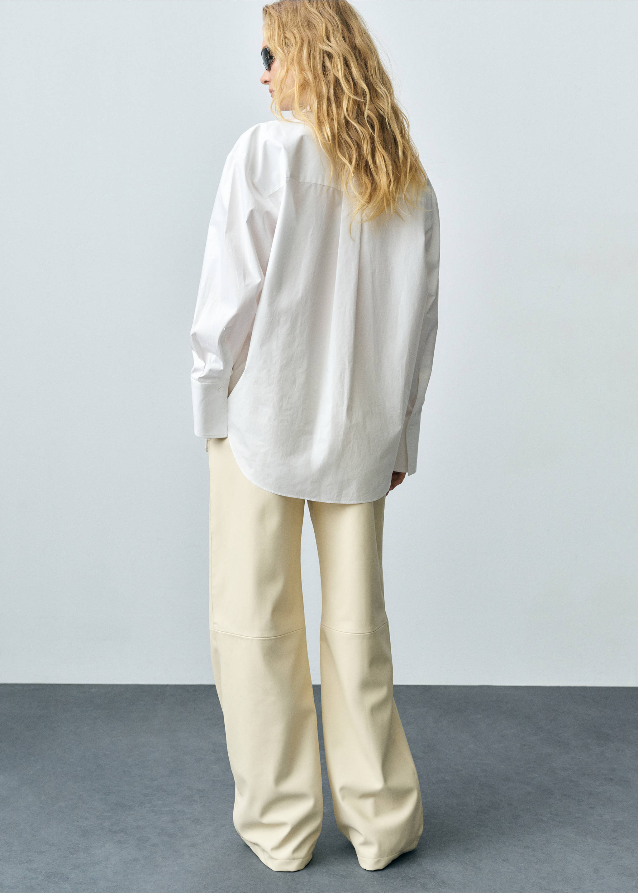 Oversized-Baumwollbluse - Rückseite des Artikels, Cremeweiß. Ref: 87063274-00.